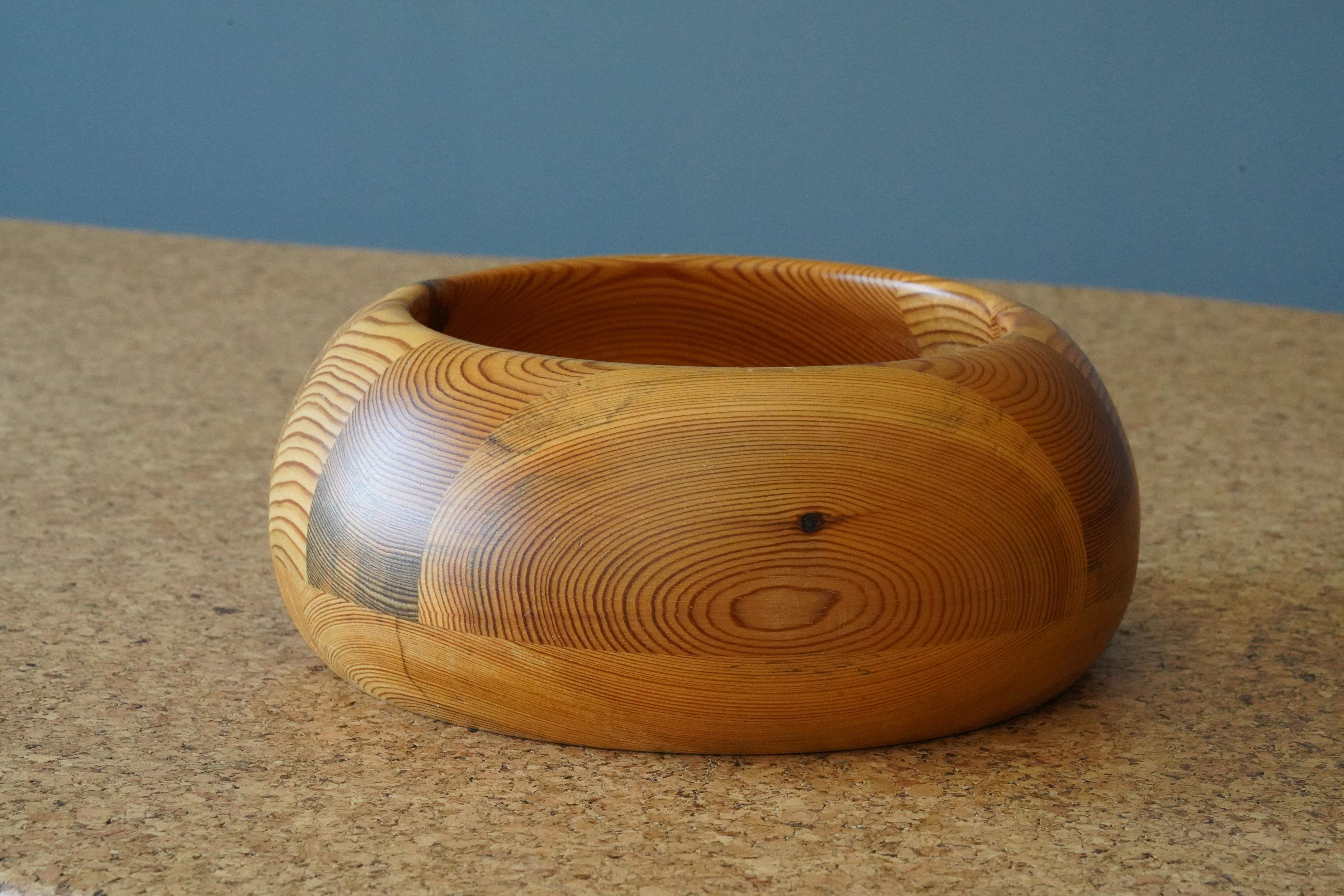 Modern Stig Johnsson, Bowl, Solid Pine, Smålandsslöjd, Värnamo, Sweden, 1970s