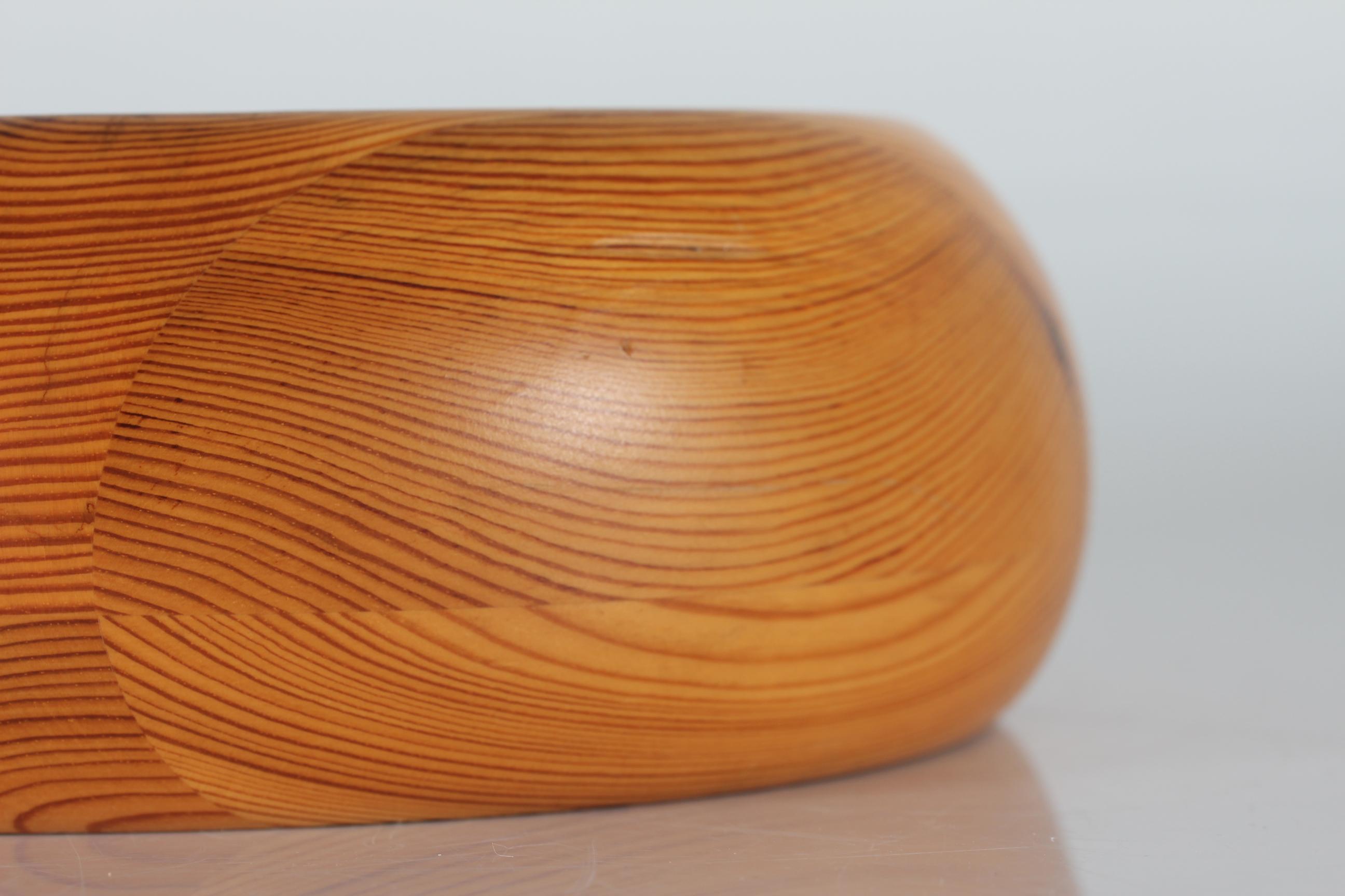 Mid-Century Modern Stig Johnsson Large Bowl of Solid Pine Smålandsslöjd, Värnamo, Sweden 1970s For Sale