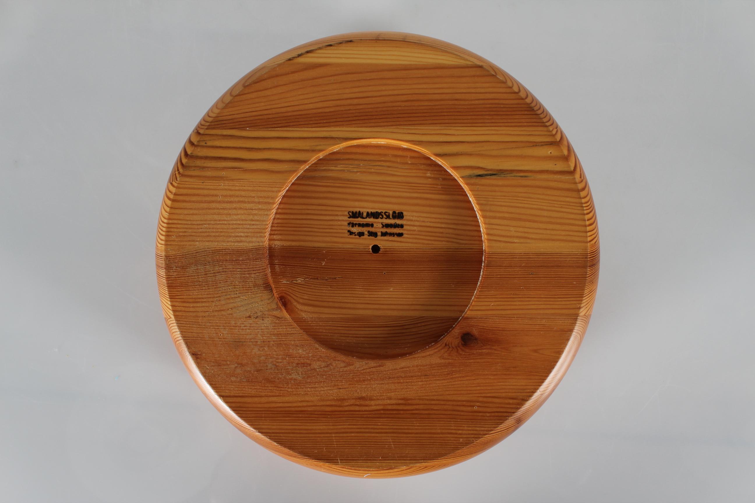 Lacquered Stig Johnsson Large Bowl of Solid Pine Smålandsslöjd, Värnamo, Sweden 1970s For Sale