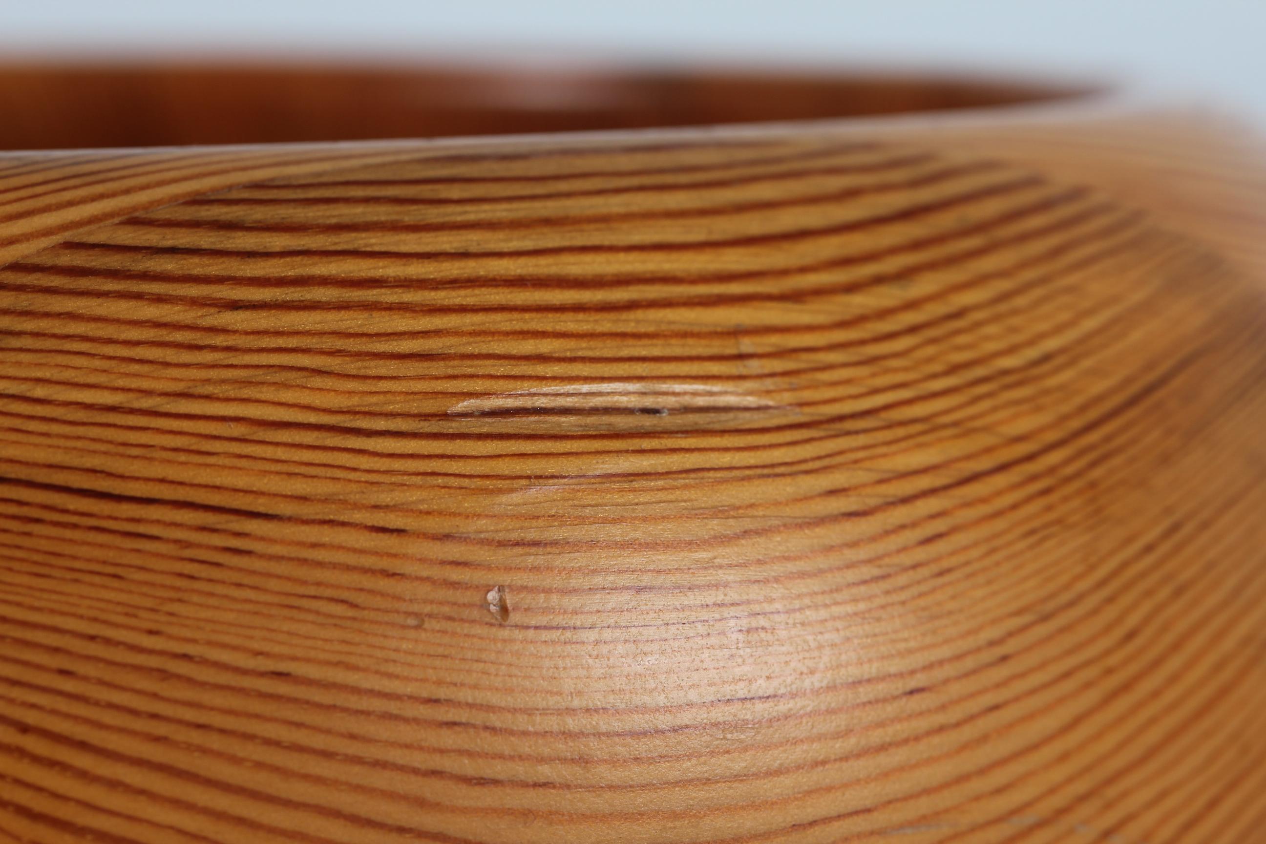 Late 20th Century Stig Johnsson Large Bowl of Solid Pine Smålandsslöjd, Värnamo, Sweden 1970s For Sale