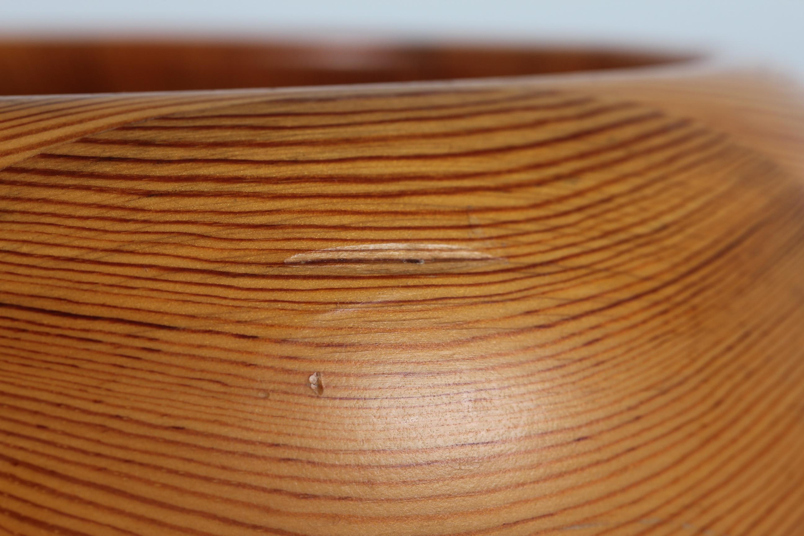 Stig Johnsson Large Bowl of Solid Pine Smålandsslöjd, Värnamo, Sweden 1970s For Sale 1