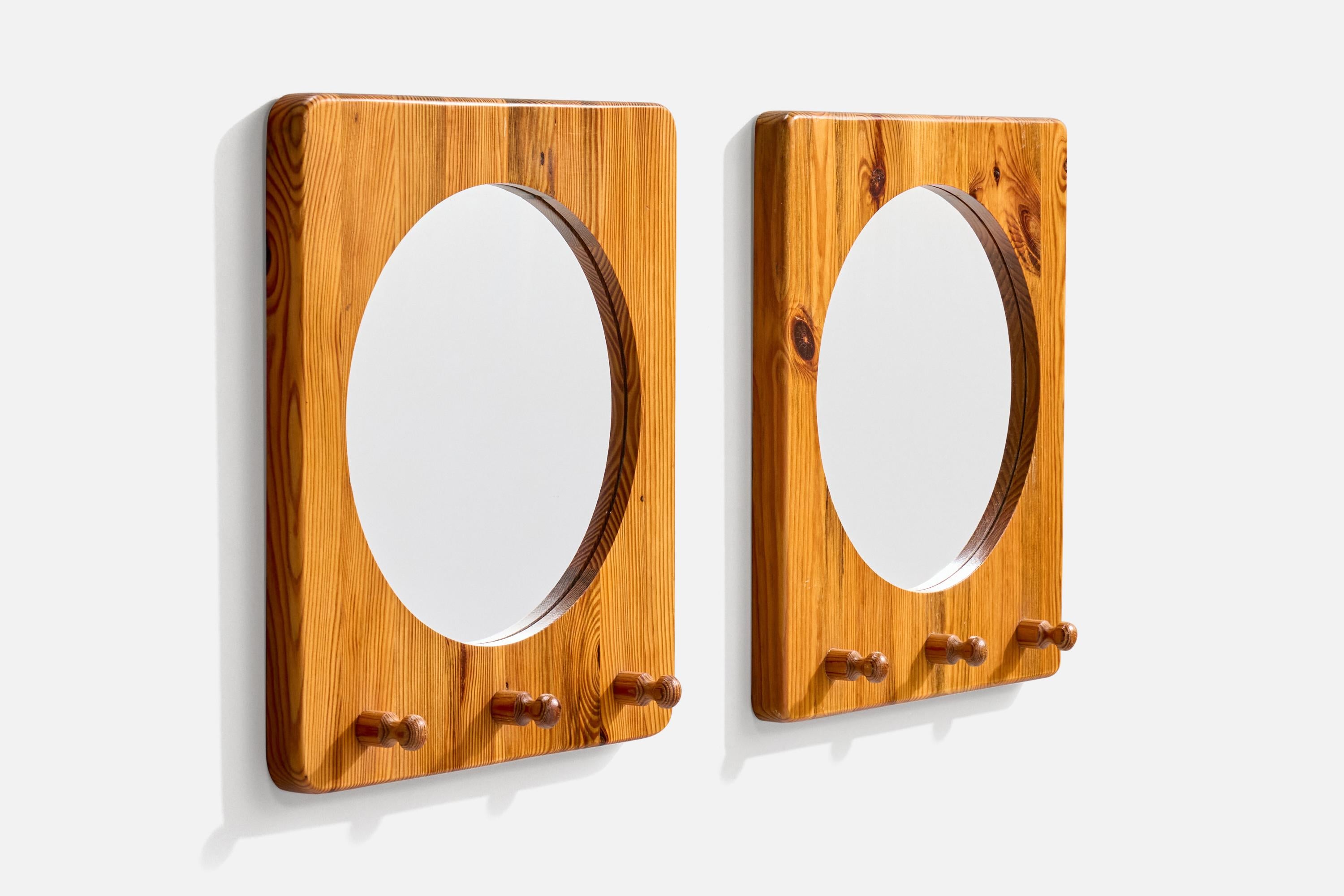 Moderne Paire de miroirs muraux en pin, Stig Johnsson, Suède, 1970 en vente