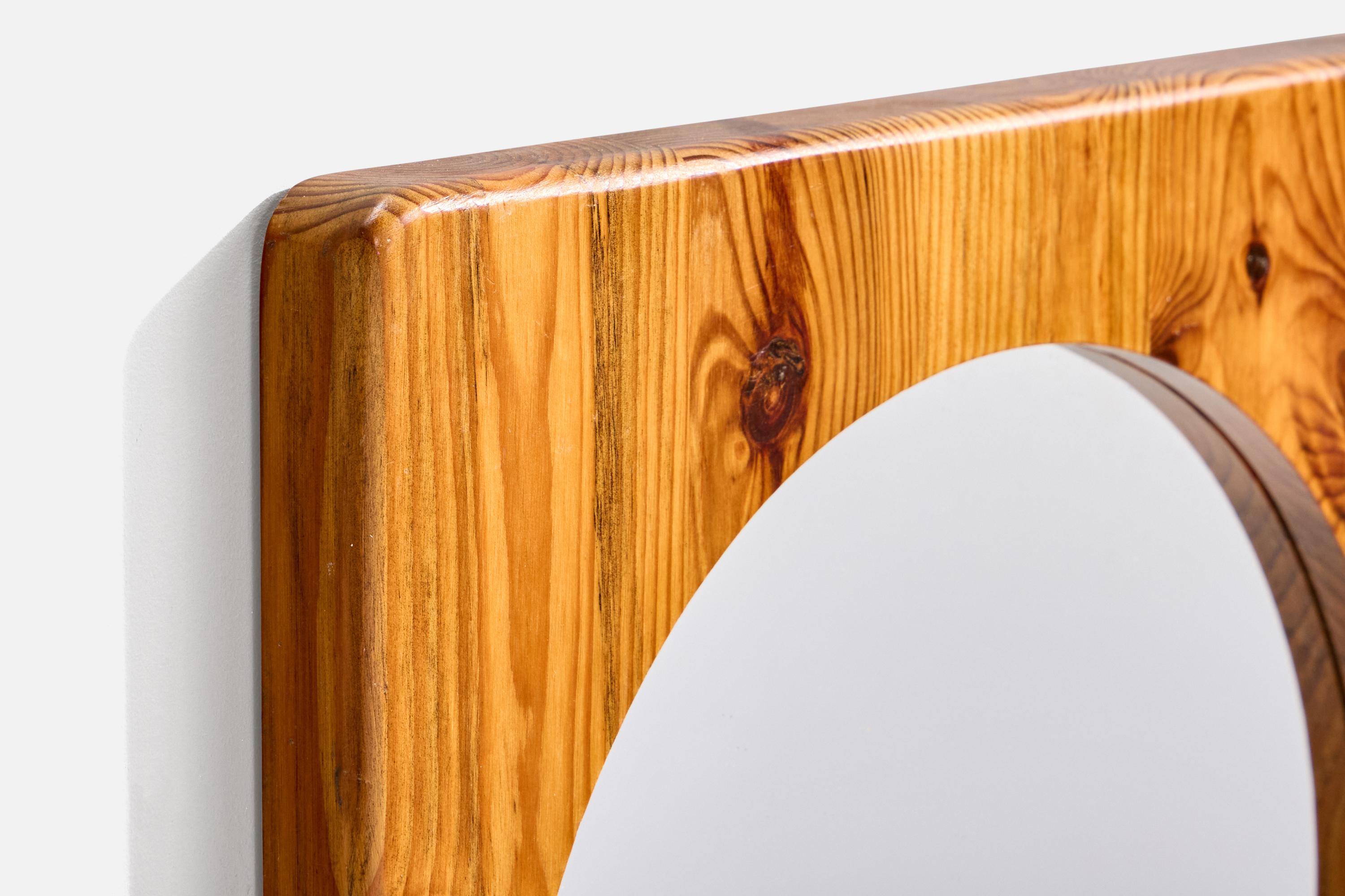 Suédois Paire de miroirs muraux en pin, Stig Johnsson, Suède, 1970 en vente