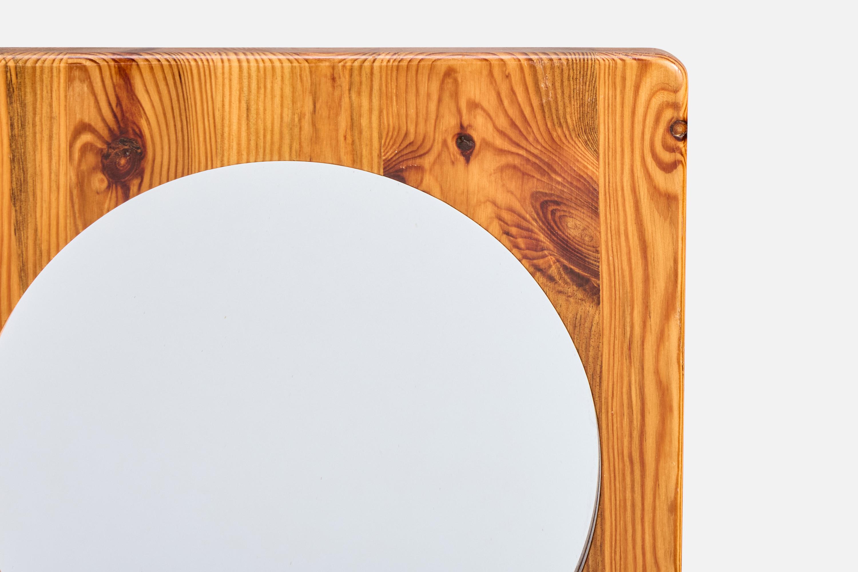 Paire de miroirs muraux en pin, Stig Johnsson, Suède, 1970 Bon état - En vente à High Point, NC
