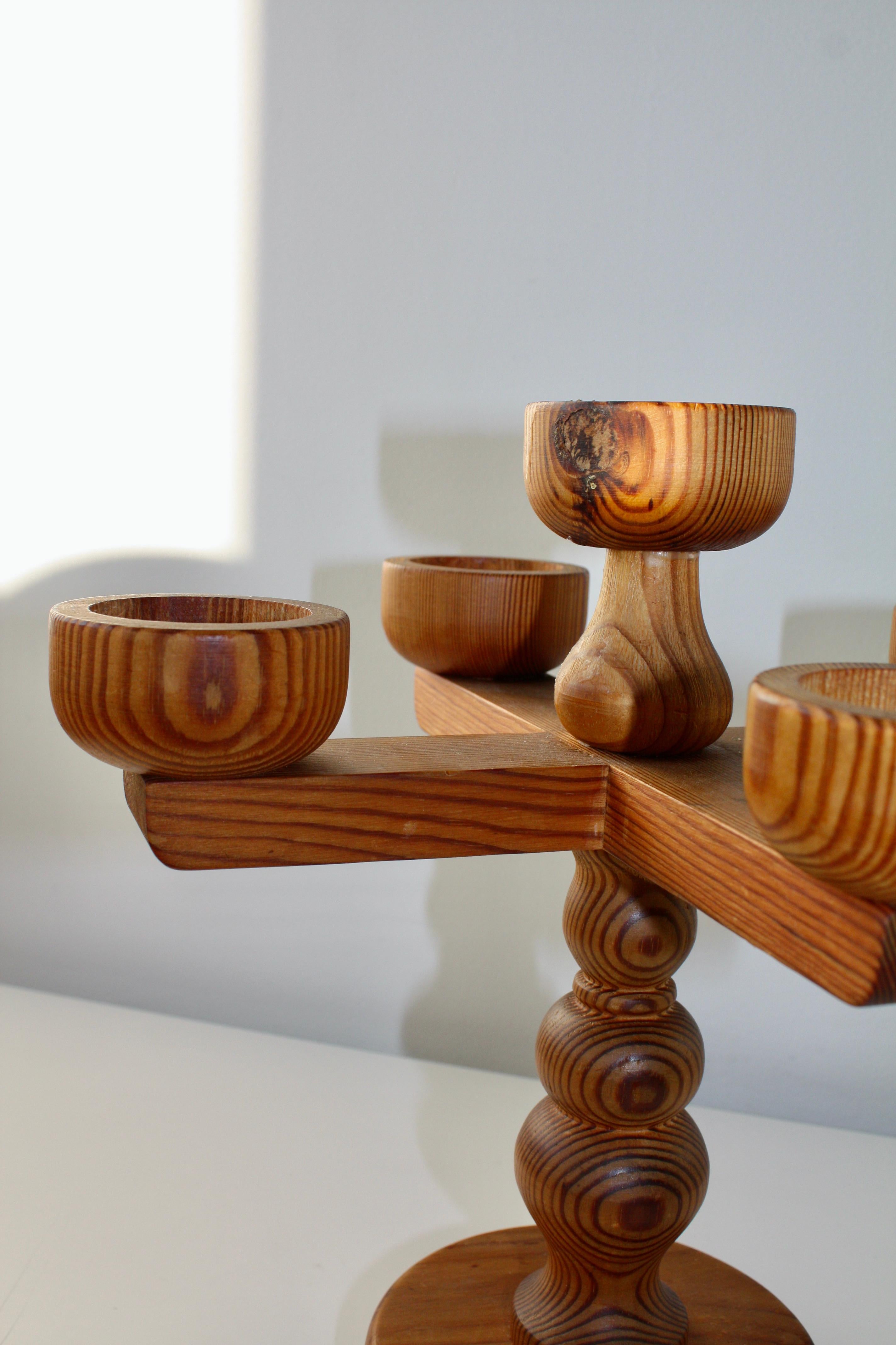 Stig Johnsson, Smålandsslöjd, 1960 Candelabro a cinque bracci in Wood svedese In condizioni buone in vendita a Västra Frölunda, SE