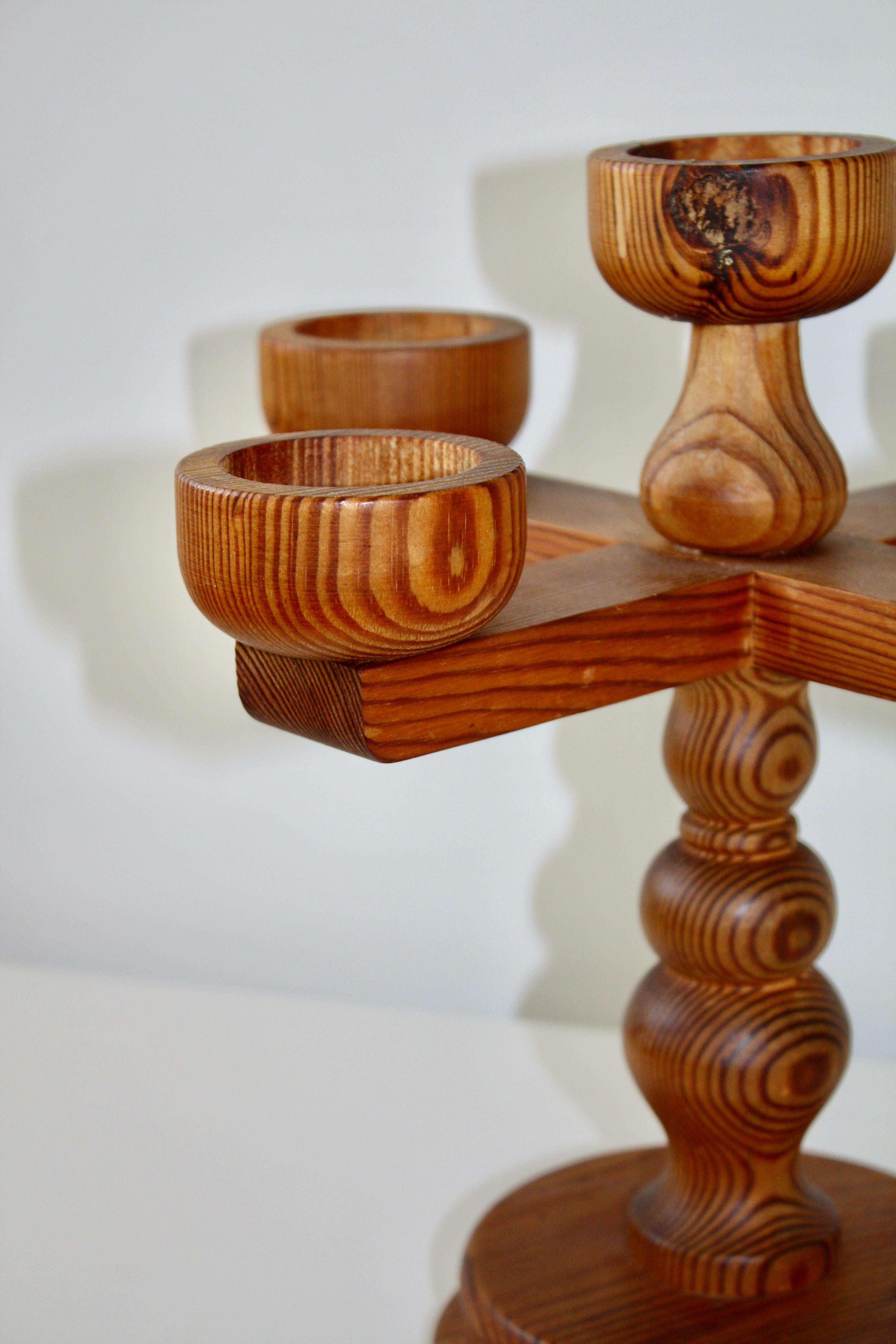 Fine XX secolo Stig Johnsson, Smålandsslöjd, 1960 Candelabro a cinque bracci in Wood svedese in vendita