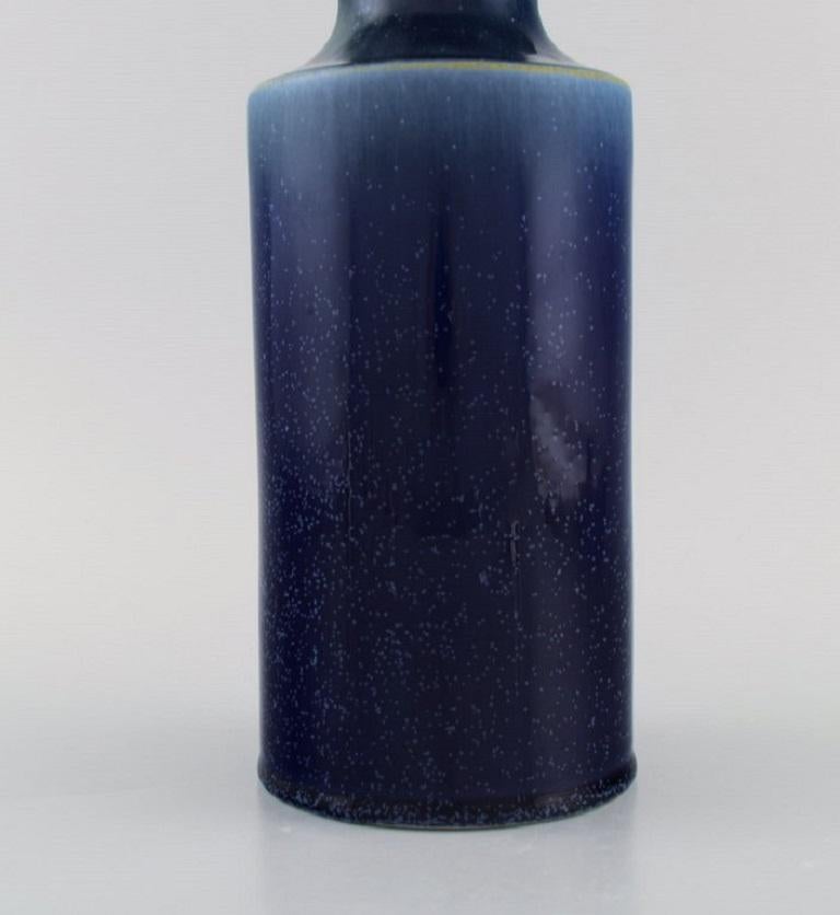 Stig Lindberg '1916-1982' für Gustavsberg, Vase aus glasierter Keramik, Mitte des 20. Jahrhunderts (Glasiert) im Angebot