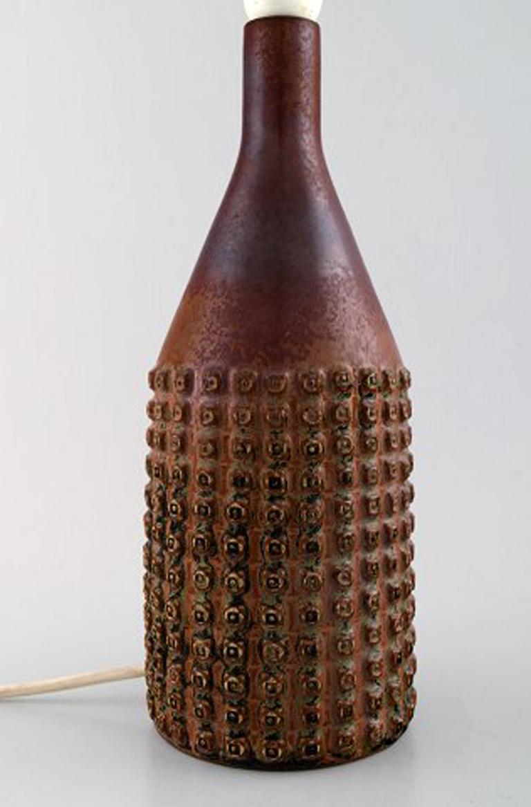 Stig Lindberg (1916-1982) for Gustavsberg Studio Hand. Large ceramic lamp. 1960s.
Beautiful glaze in brown shades.
Measures: 37 x 12 cm. incl. socket.
In very good condition.