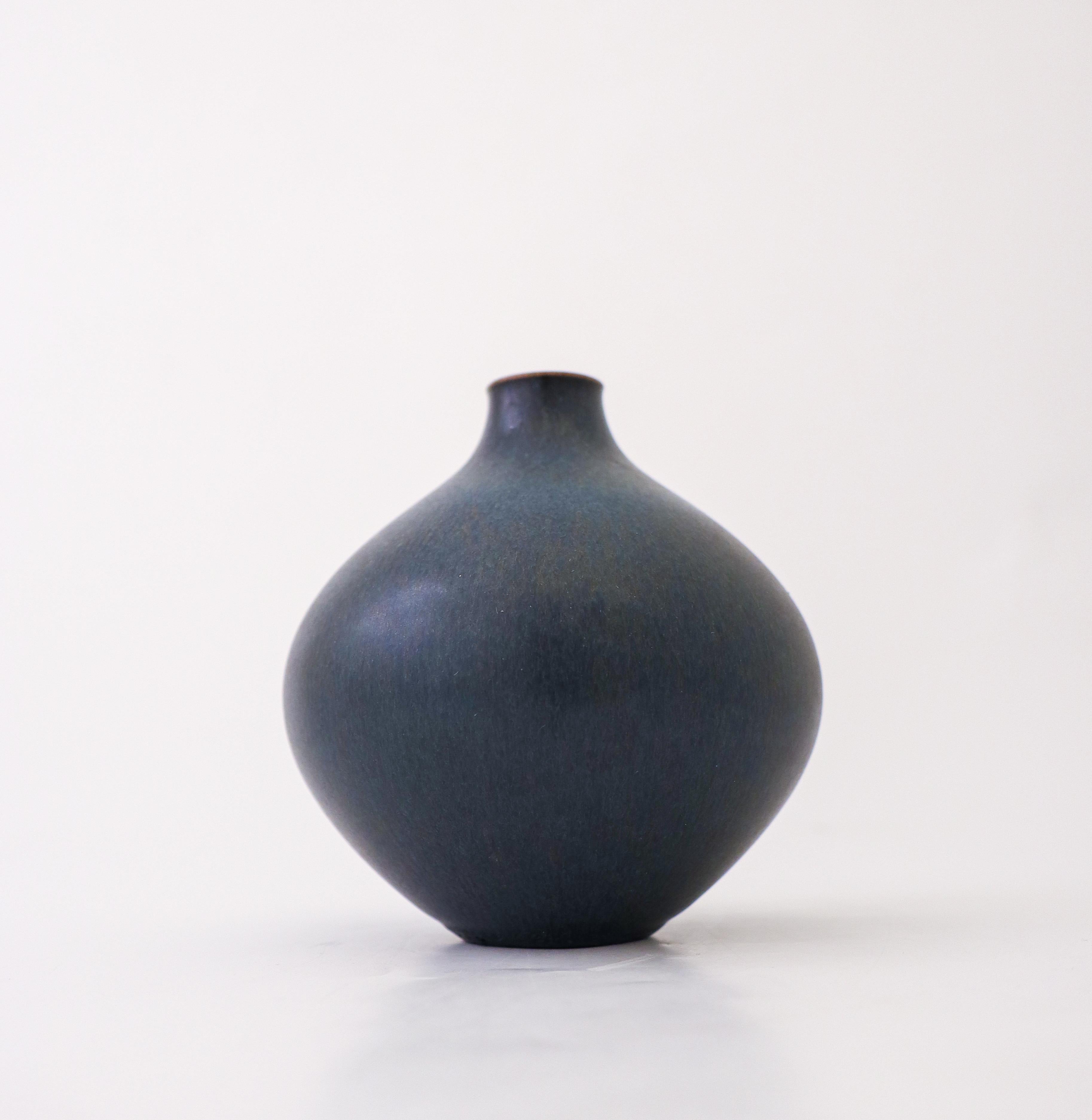 Swedish Stig Lindberg Blue Ceramic Vase - Gustavsberg Studio - Mid 20th Century For Sale