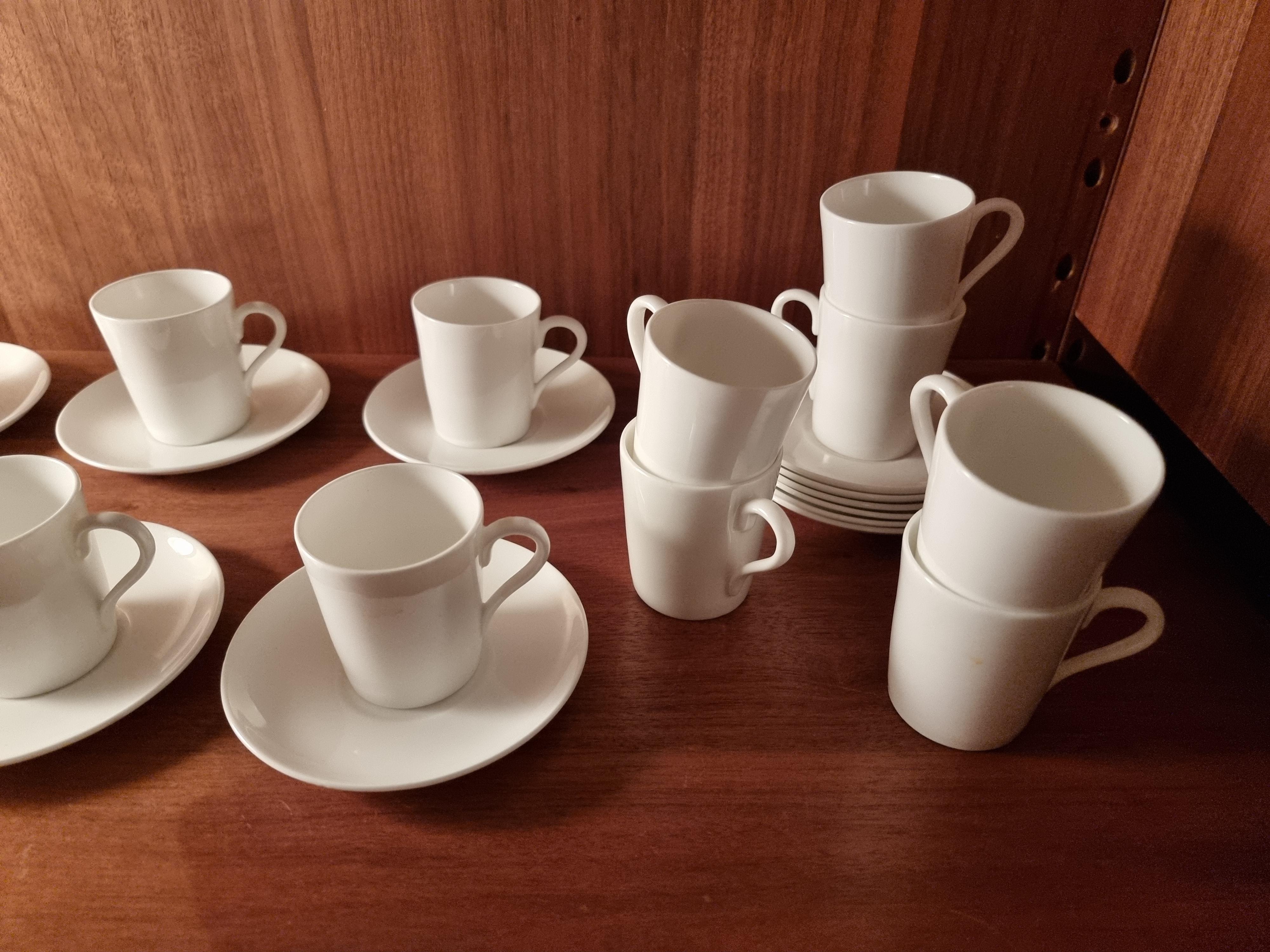 20ième siècle Stig Lindberg, 10 tasses à expresso en porcelaine os  Gustavsberg, Moderne Scandinave en vente