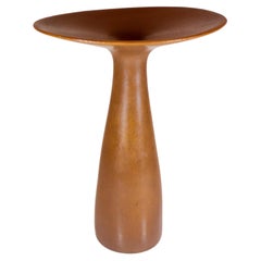 Stig Lindberg Brown Vase Lovely Shape, Gustavsberg, Mid-20th Century Vitrin