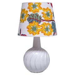 Sven Wejsfelt Keramik-Tischlampe mit Josef Frank-Schirm, Gustavsberg, 1960er Jahre