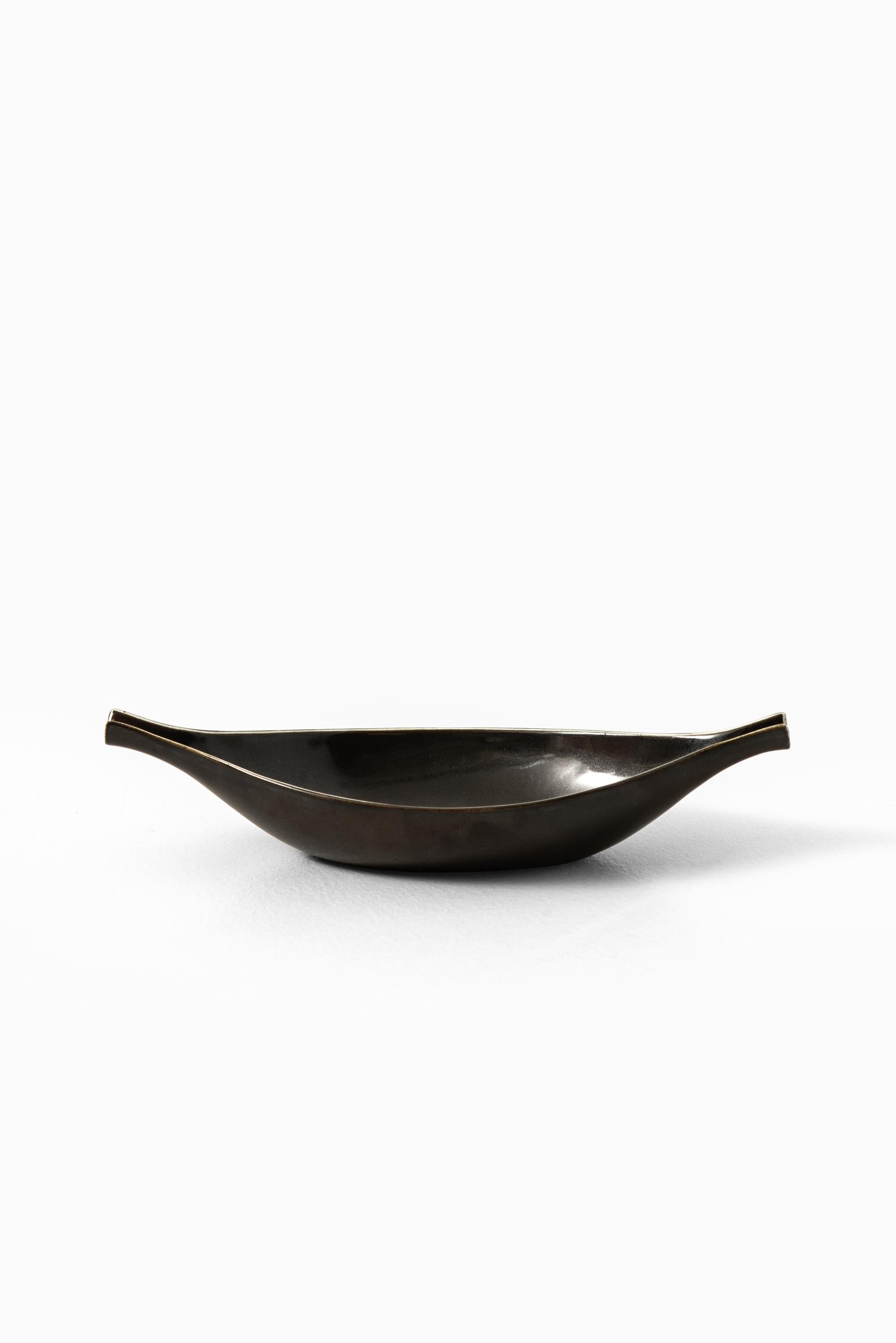 Ceramic tray model Pungo designed by Stig Lindberg. Produced by Gustavsberg in Sweden.