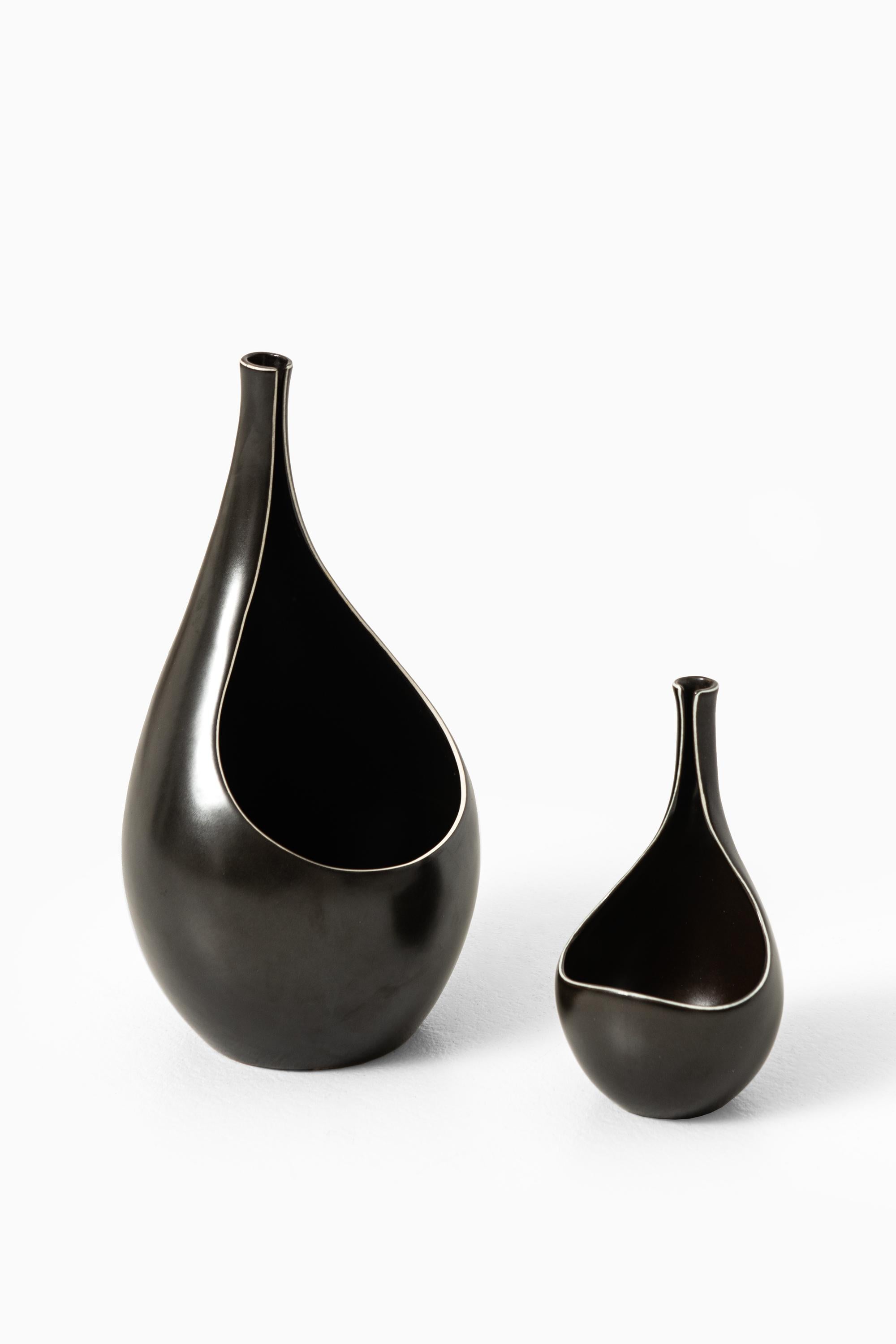 Vaso in ceramica modello Pungo disegnato da Stig Lindberg. Prodotto da Gustavsberg in Svezia.