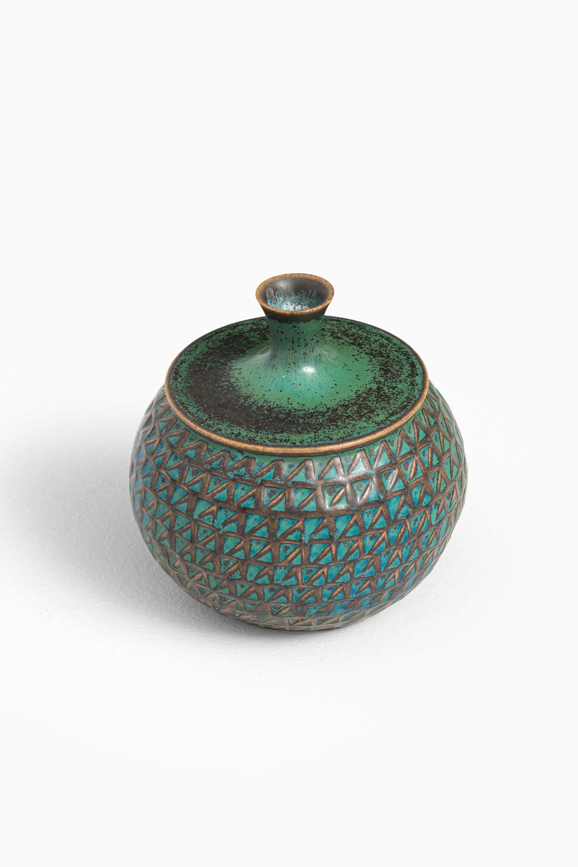 Vase aus Keramik, entworfen von Stig Lindberg. Produziert von Gustavsberg in Schweden.