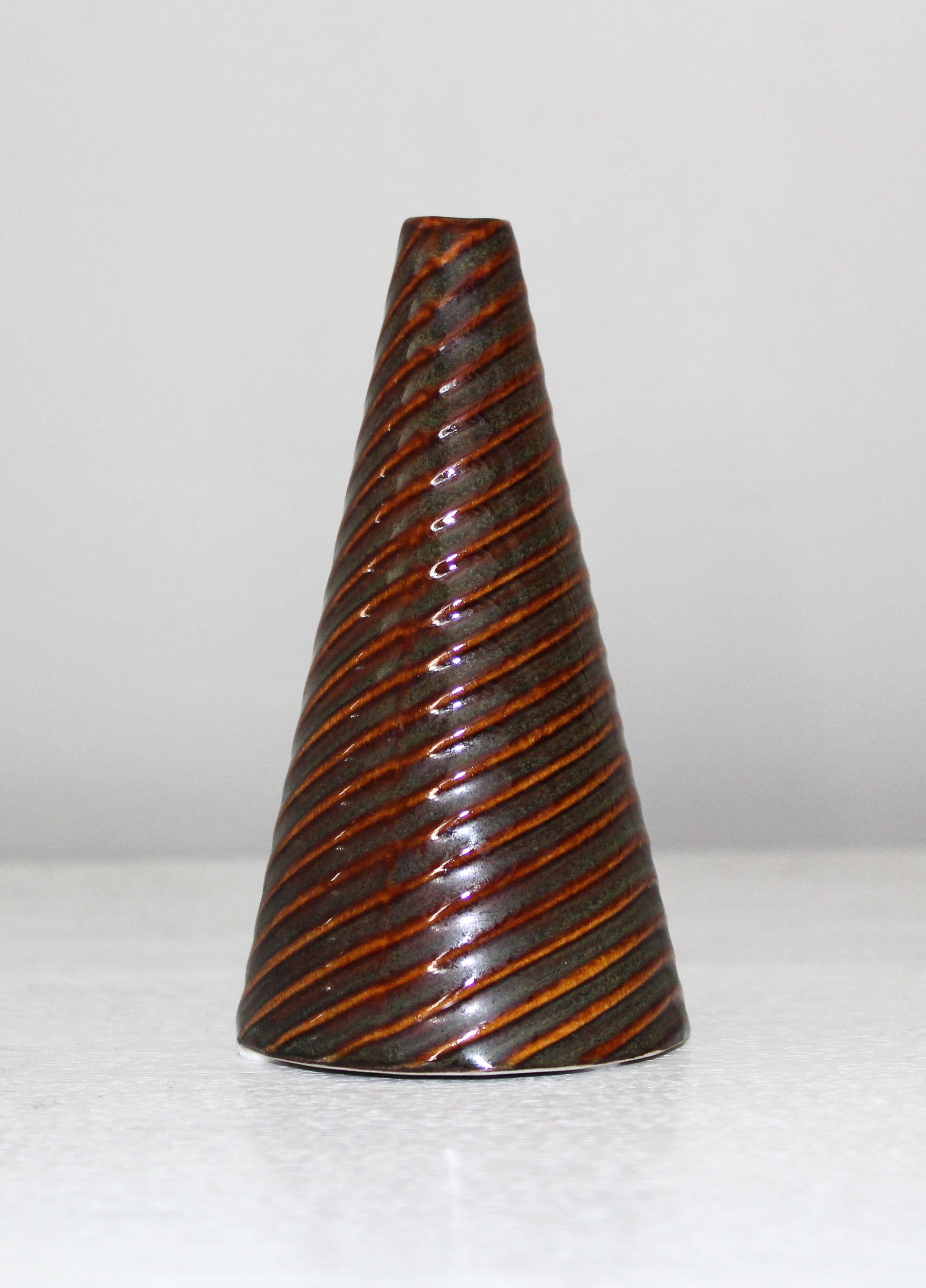 Midcentury ceramic vase designed by Stig Lindberg for Gustavsberg. The model is called Domino.
Excellent vintage condition.