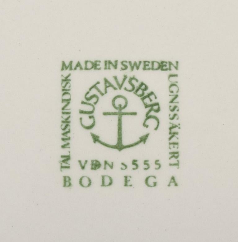 Stig Lindberg pour Gustavsberg, « Bodega ». Quatre assiettes plates et deux assiettes creuses  Excellent état - En vente à Copenhagen, DK