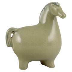 Stig Lindberg pour Gustavsberg. Figurine de cheval en céramique à glaçure vert clair.