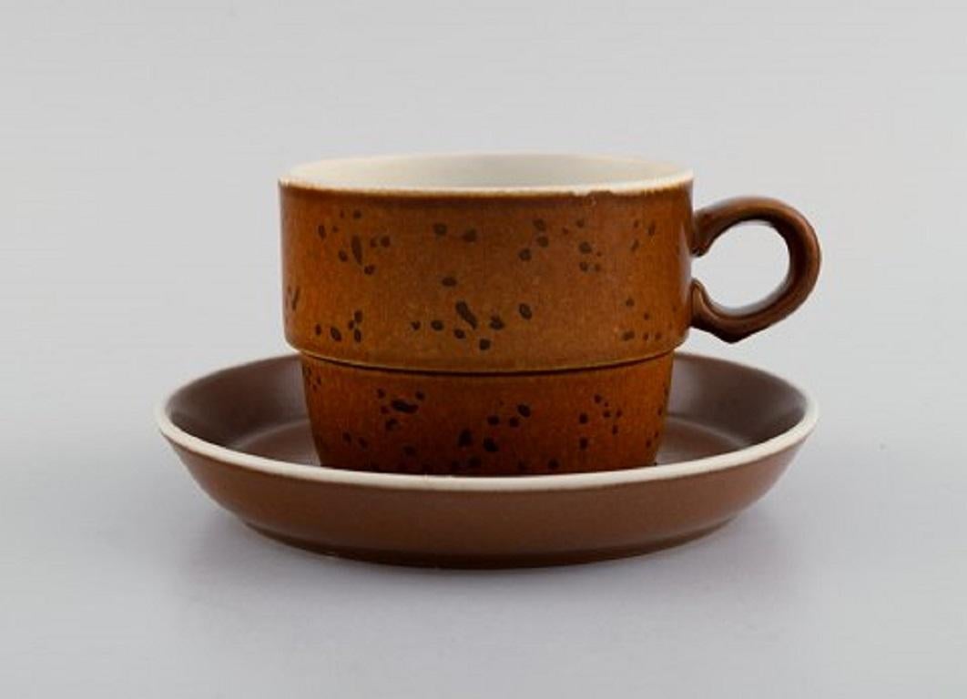 Stig Lindberg for Gustavsberg. Coq coffee service for seven people. Rustic design, 1960s.
Consisting of seven coffee cups with saucers and seven plates.
The cup measures: 9 x 7 cm.
Saucer diameter: 15 cm.
Plate diameter: 20 cm.
In excellent
