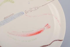 Stig Lindberg per Gustavsberg. Targa "Löja". Dipinto a mano con un motivo a forma di pesce.