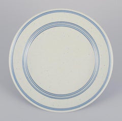 Stig Lindberg per Gustavsberg. Set di otto piatti in gres "Darte".