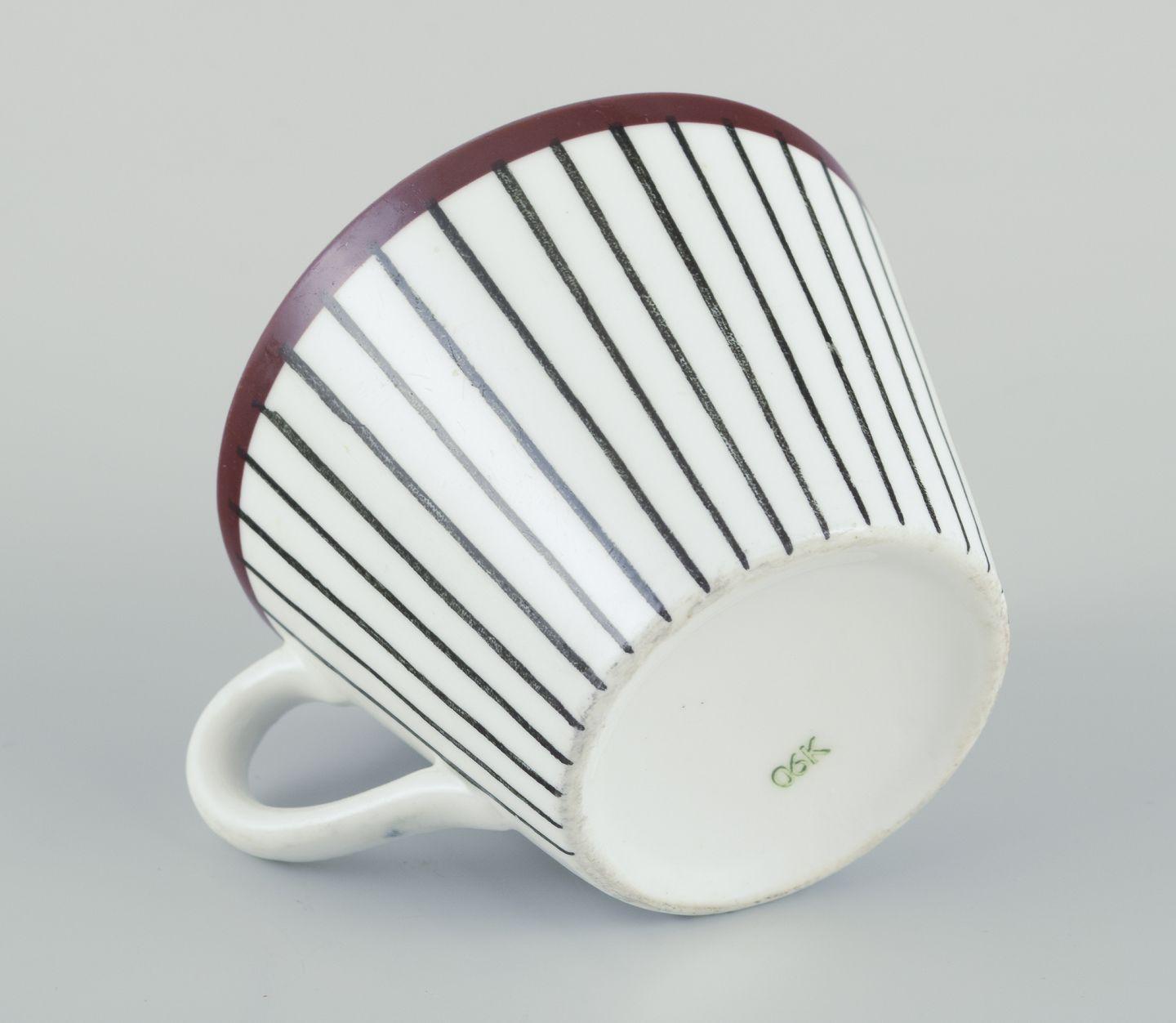 Vernissé Stig Lindberg pour Gustavsberg. Ensemble de quatre tasses à café 'Spisa Ribb' avec soucoupes en vente