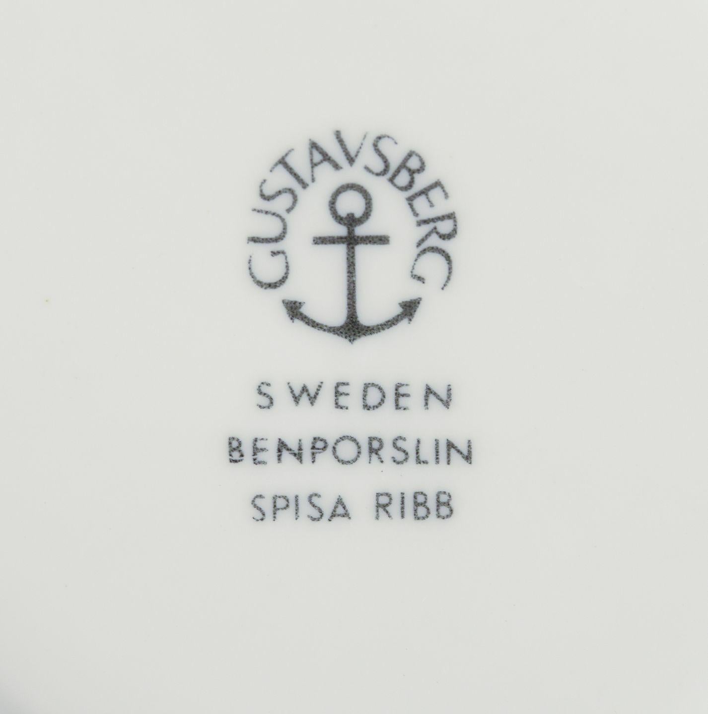 Porcelaine Stig Lindberg pour Gustavsberg. Ensemble de quatre tasses à café 'Spisa Ribb' avec soucoupes en vente