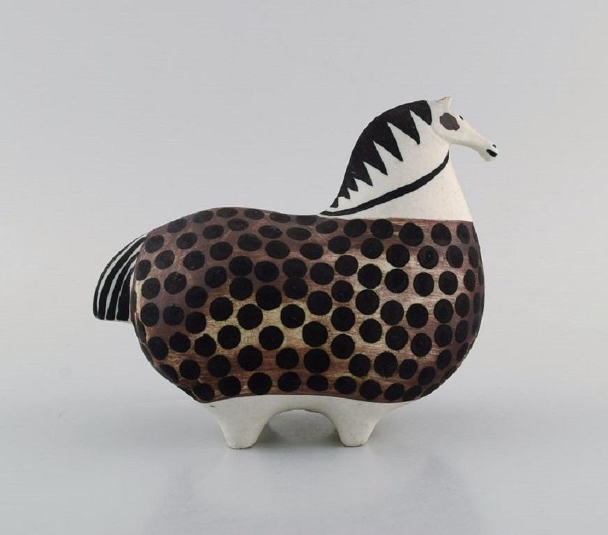 Stig Lindberg for Gustavsberg Studiohand. 
Rare horse in hand-painted and glazed ceramics. Mid-20th century.
Measures: 16 x 13 cm.
In excellent condition.
Signed.