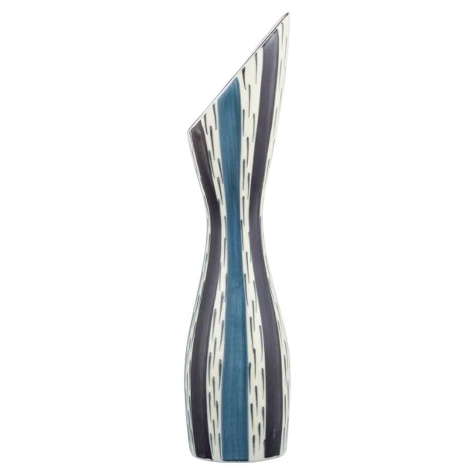 Stig Lindberg pour Gustavsberg, Suède. Vase d'anniversaire en céramique à rayures en vente