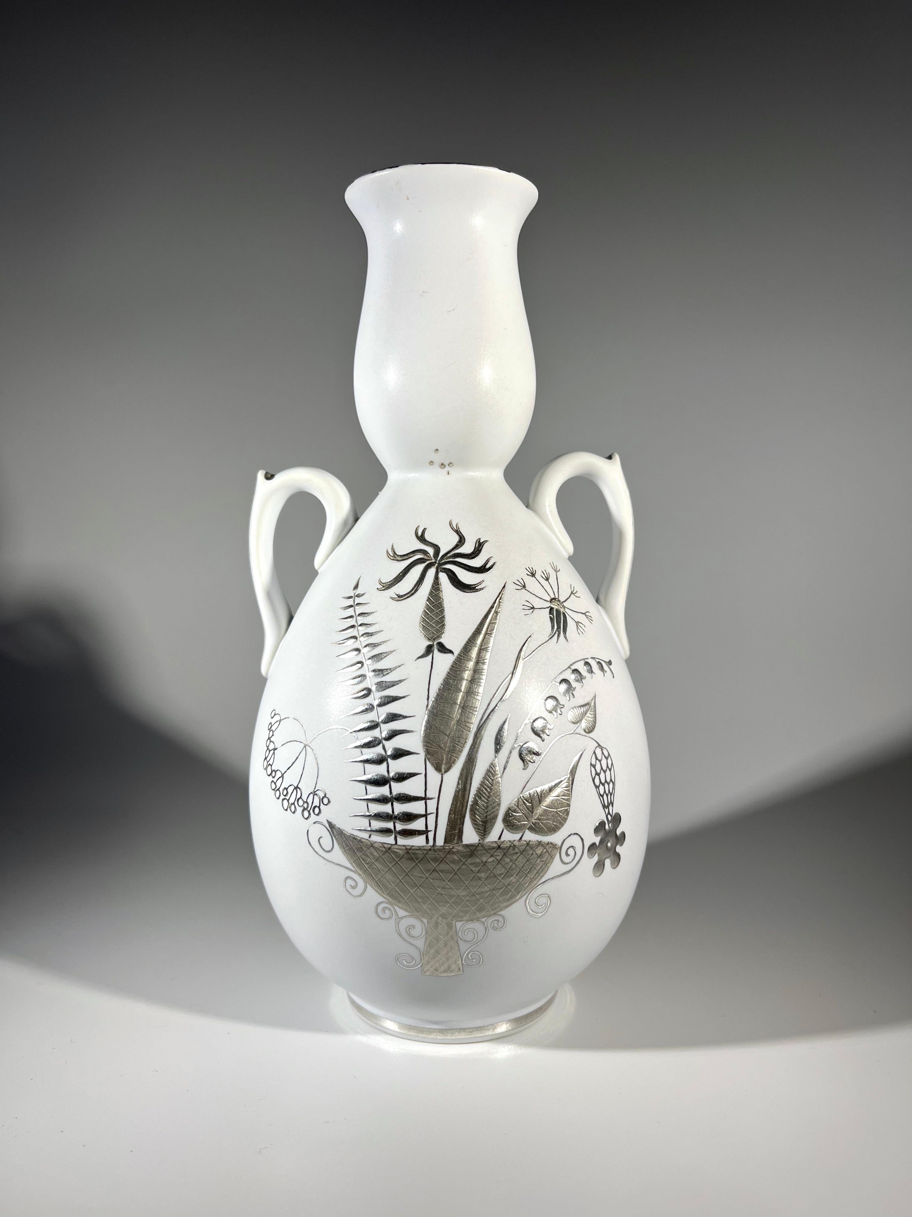 Scandinave moderne Vase en grès appliqué Stig Lindberg - Grazia pour Gustavsberg, vers 1946-1950 en vente