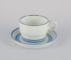 Stig Lindberg, Gustavsberg. Set of four "Dart" stoneware coffee cups and saucers