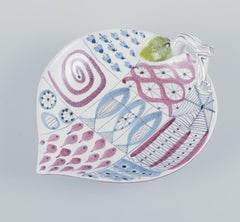 Stig Lindberg, Gustavsberg Studio. Bowl with leaf-shaped handle in earthenware.