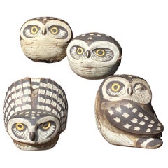 Stig Lindberg Gustavsberg Svezia Nidiata giovanile di gufi in ceramica in miniatura