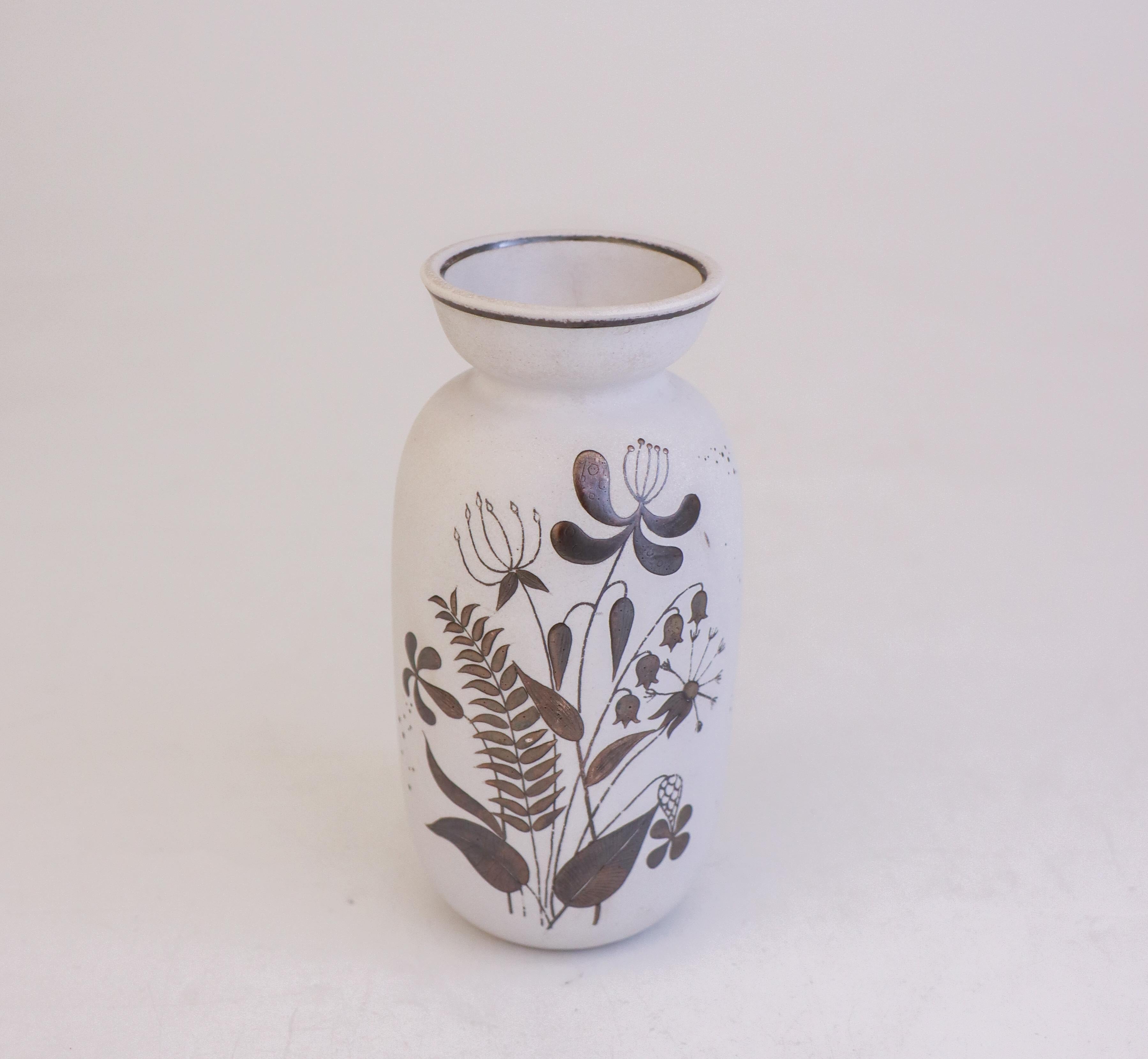 A lovely Grazia-vase designed by Stig Lindberg at Gustavsberg. The vase is 13.5 cm high and in excellent condition except from some minor scratches. 

Stig Lindberg is one of the most well known designers in Sweden. Over the years, Stig has been the