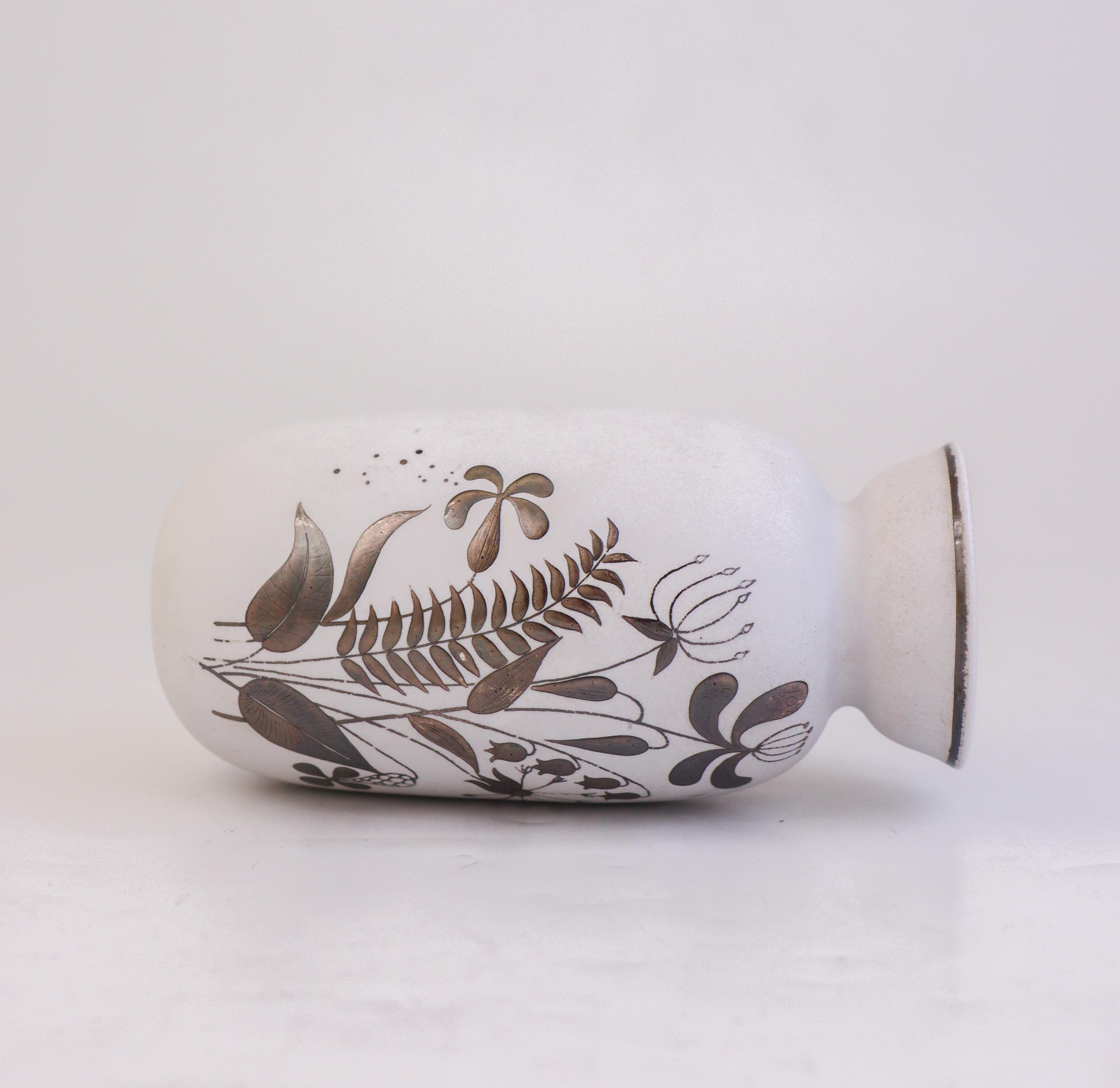 Swedish Stig Lindberg - Gustavsberg - White ceramic Vase - Grazia Flower decor in silver