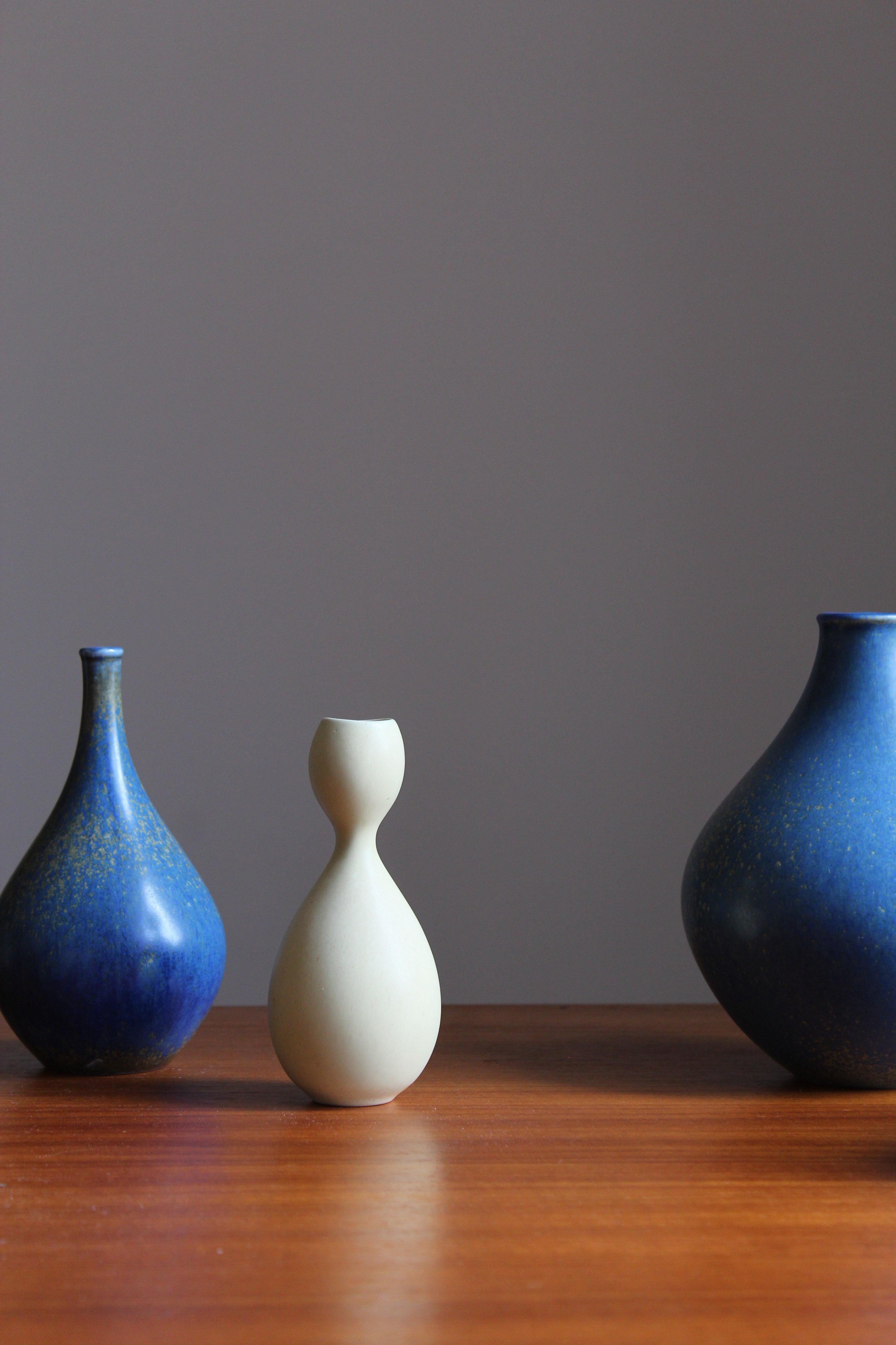 Stig Lindberg, Organic Vases, Stoneware, Gustavsberg, Sweden, 1950s In Good Condition In High Point, NC