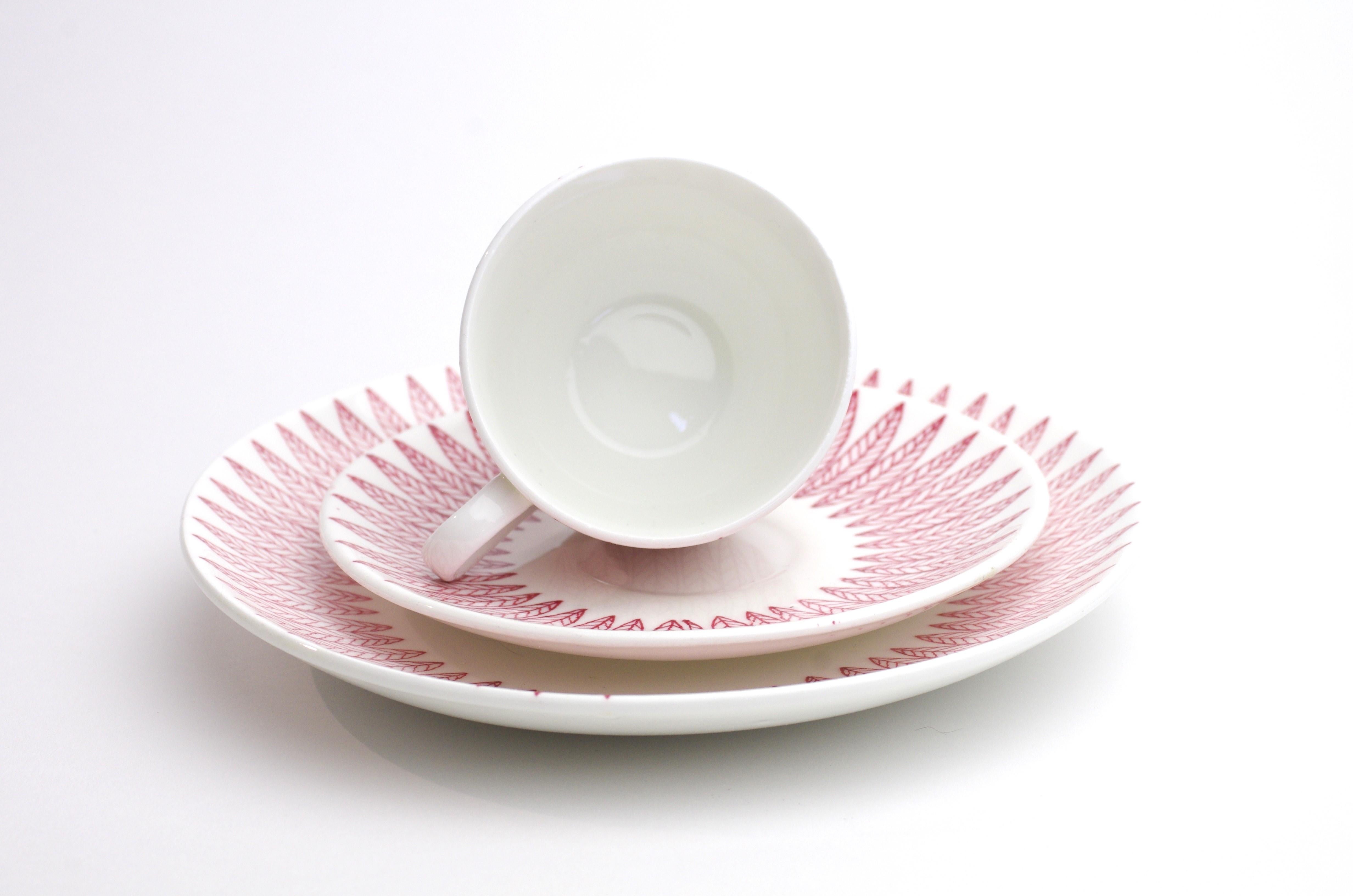 Product Description:
This popular series called Salix, designed by Stig Lindberg for Gustavsberg, draws attention due to the delicate lines drawn on the pure white and transparent bone china. Essentially this item is co-authored, the form-design