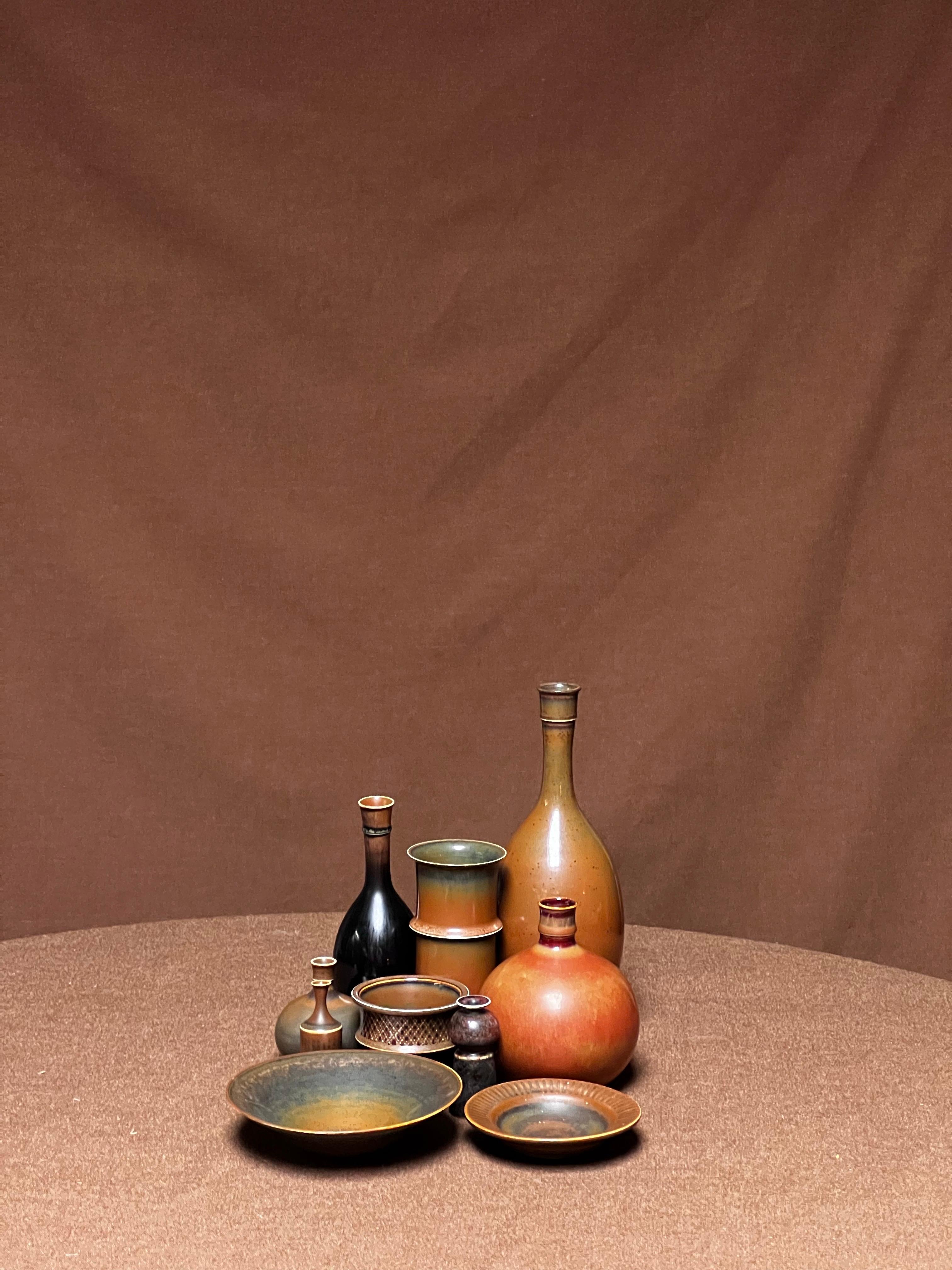 Stig Lindberg Set de 10 céramiques uniques à glaçure Brown Made by Hand Sweden 60s en vente 2