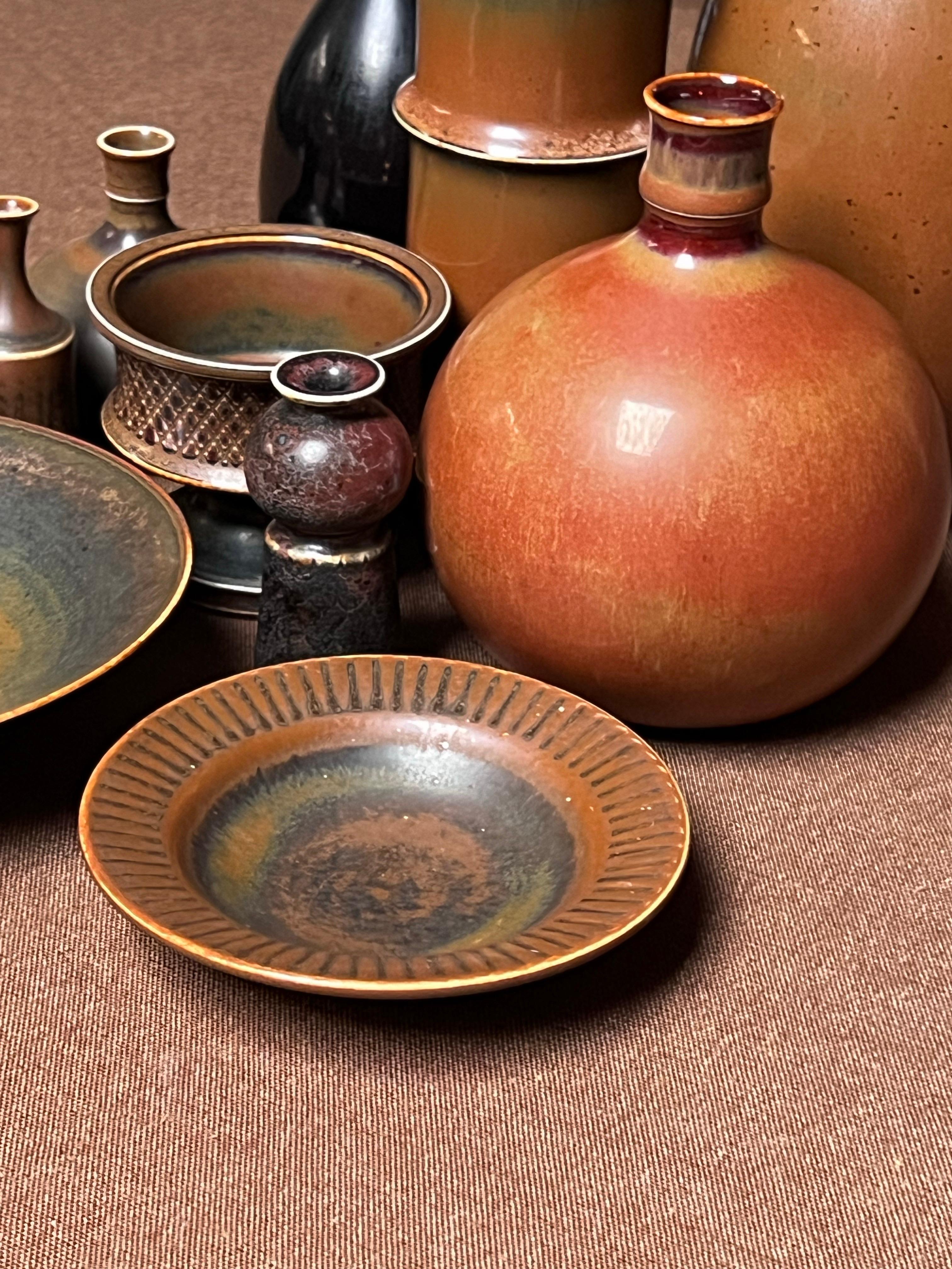 Suédois Stig Lindberg Set de 10 céramiques uniques à glaçure Brown Made by Hand Sweden 60s en vente