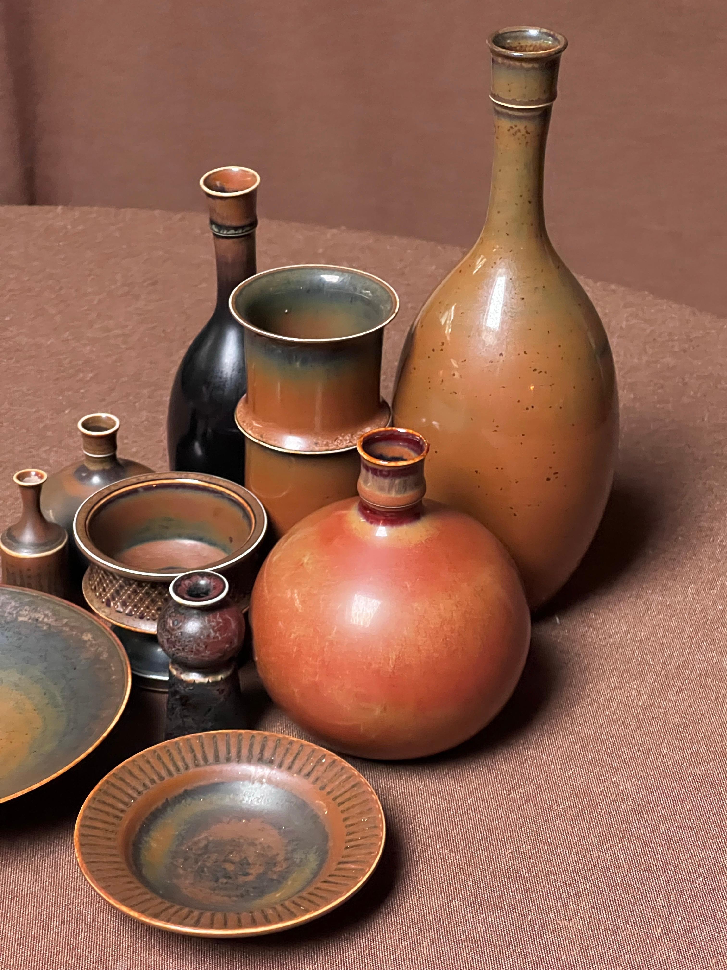 Céramique Stig Lindberg Set de 10 céramiques uniques à glaçure Brown Made by Hand Sweden 60s en vente
