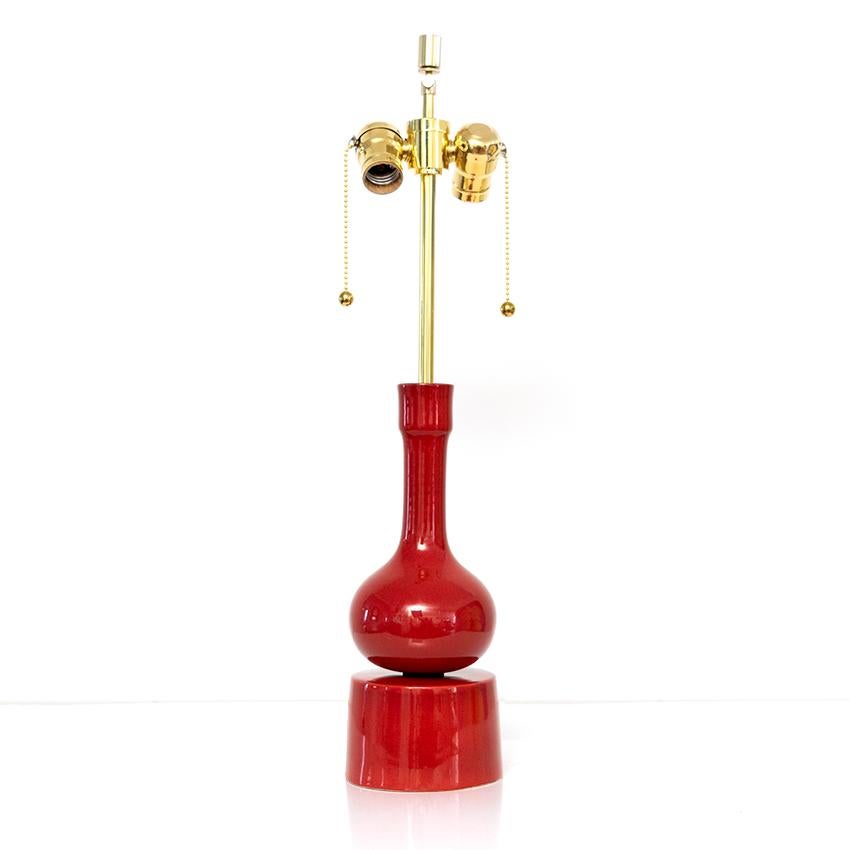 Scandinave Lampe en céramique rouge vif Stig Lindberg pour Gustavsberg, Suède en vente