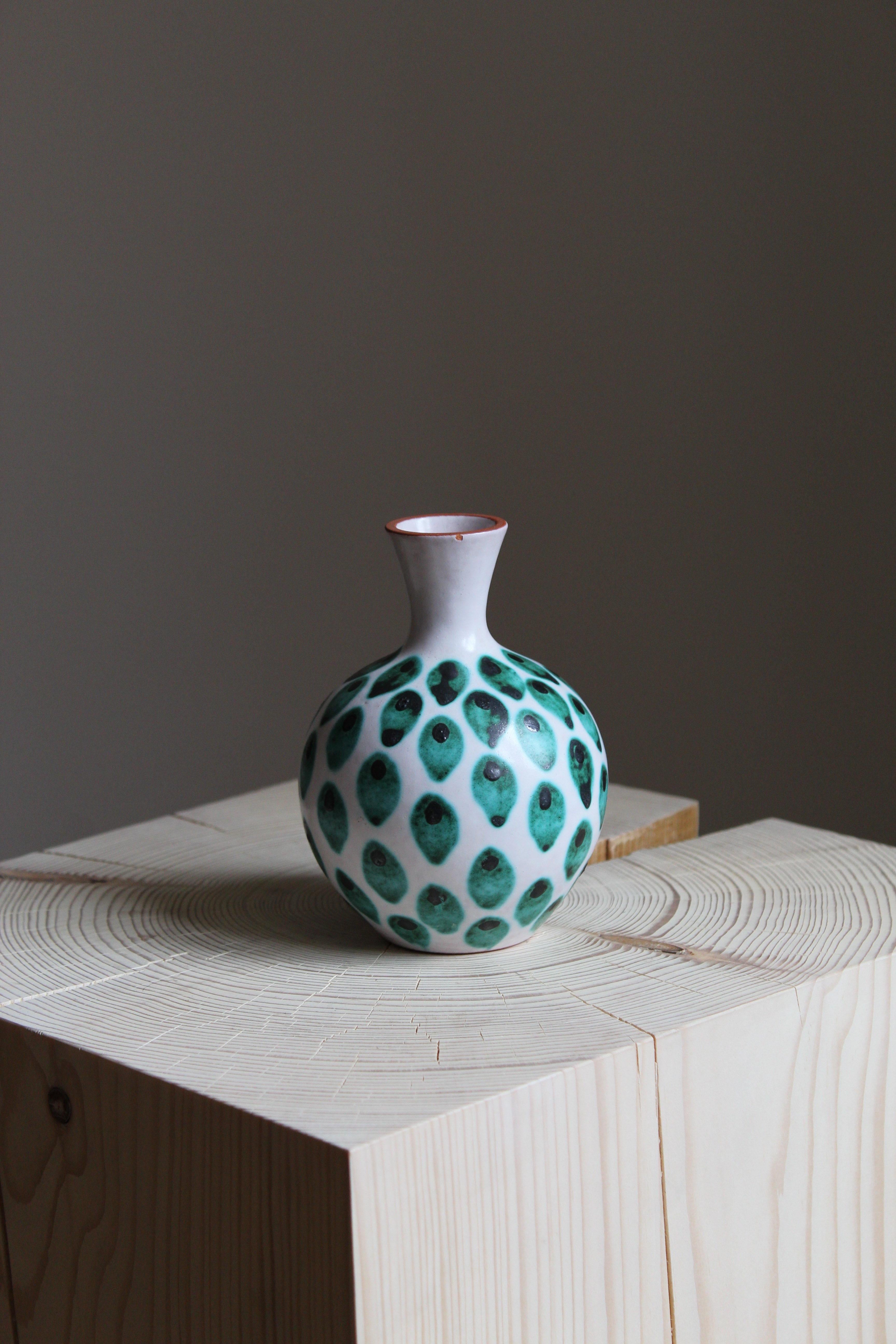 A small vase. Designed by Stig Lindberg, 1950s. Produced by Gustavsberg.