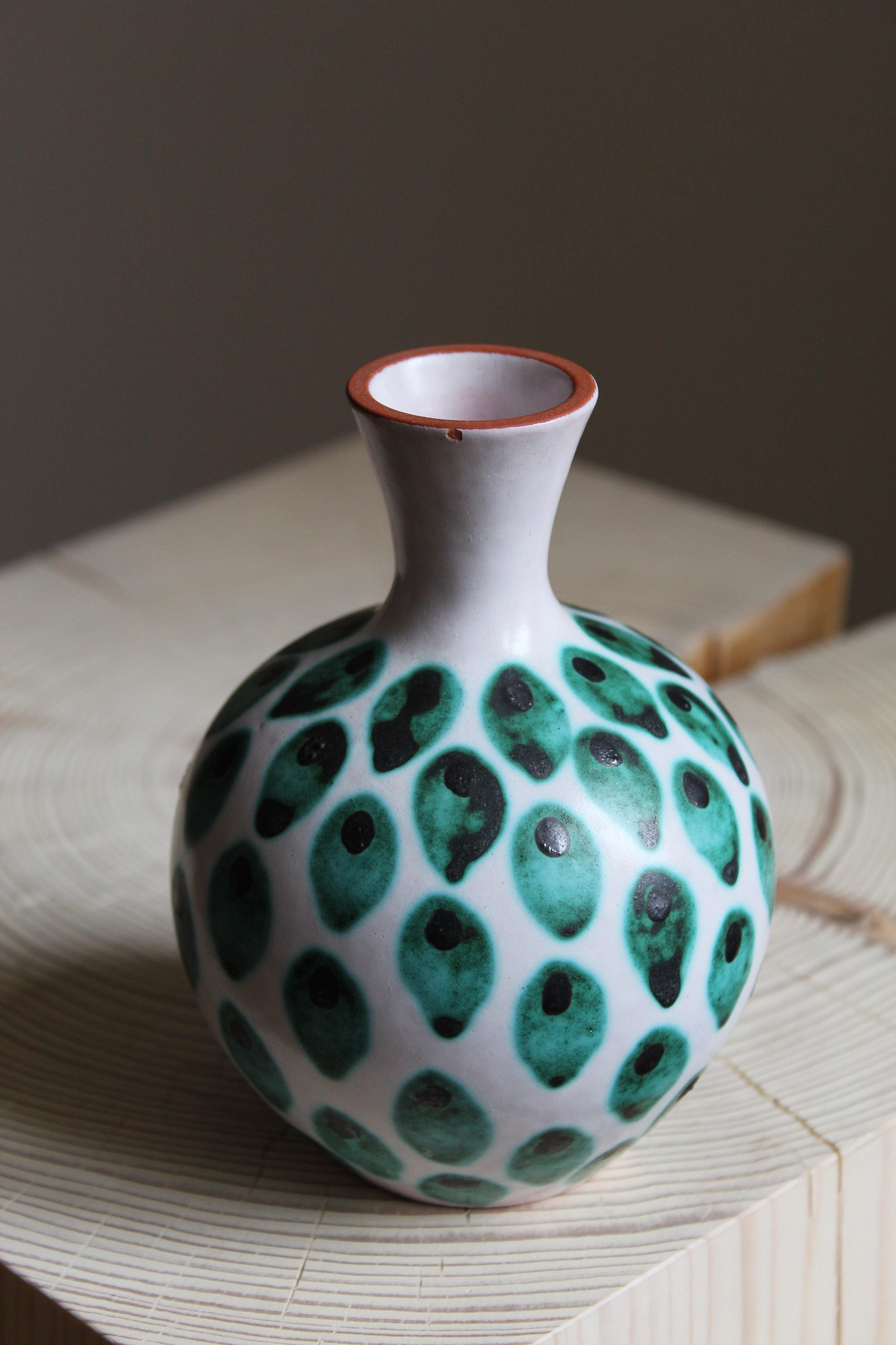 Mid-Century Modern Stig Lindberg, Small Studio Vase, Hand-Painted Faience, Gustavsberg, Sweden