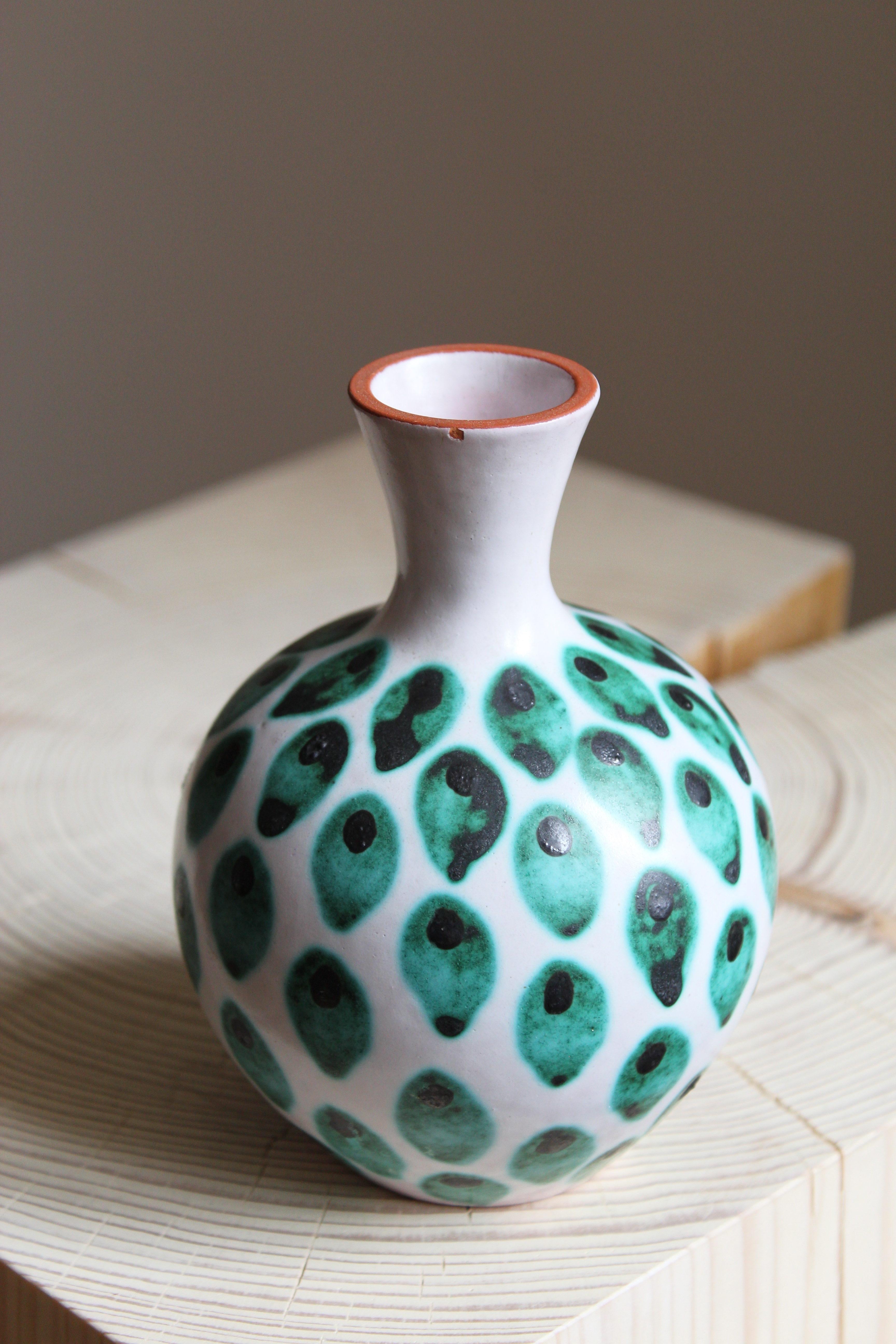Stig Lindberg, Small Studio Vase, Hand-Painted Faience, Gustavsberg, Sweden In Fair Condition In High Point, NC