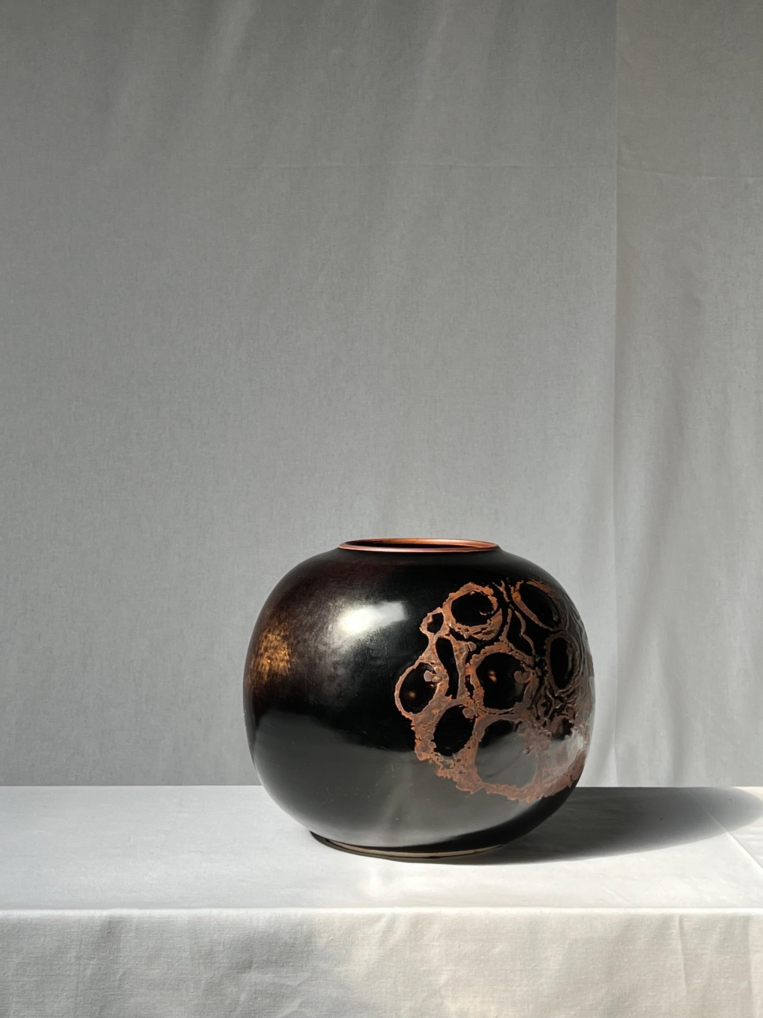Scandinavian Modern Stig Lindberg Unique Huge bowl vase in black Glaze Tenmoku handmade Sweden 1977 For Sale