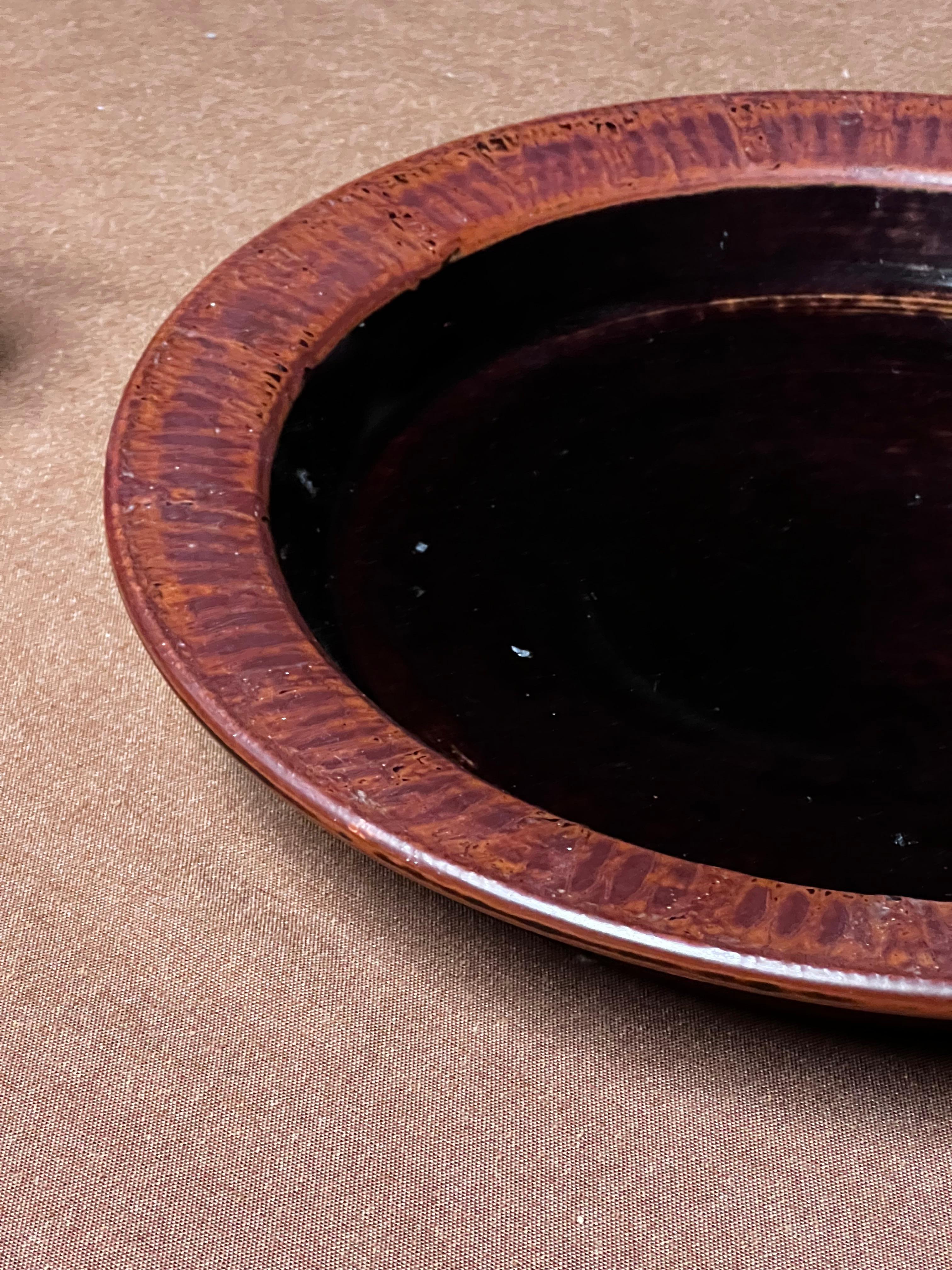 Suédois Stig Lindberg Plateau unique en glaçure noire Tenmoku Fait à la main Suède 1973 en vente