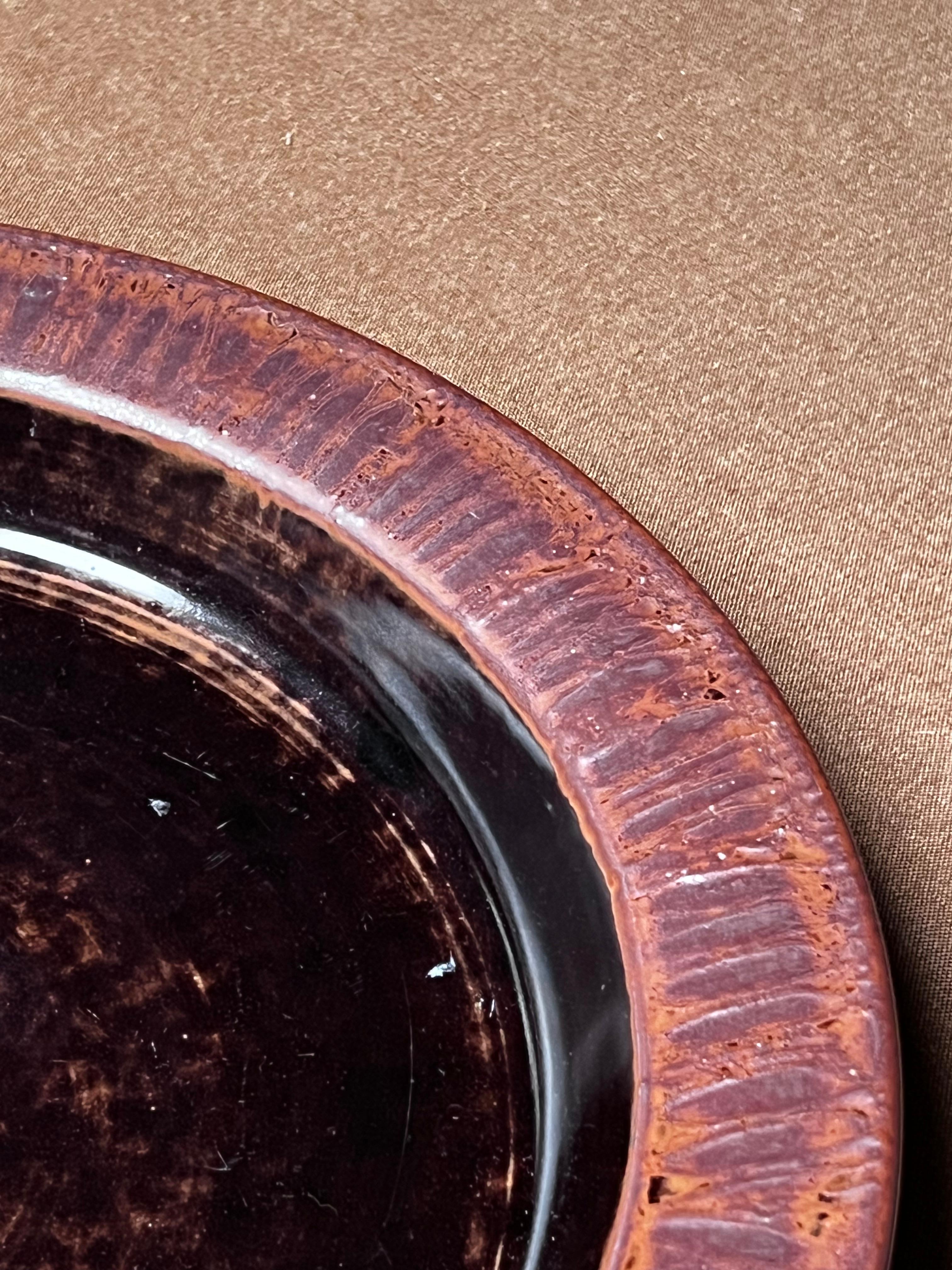 Vernissé Stig Lindberg Plateau unique en glaçure noire Tenmoku Fait à la main Suède 1973 en vente