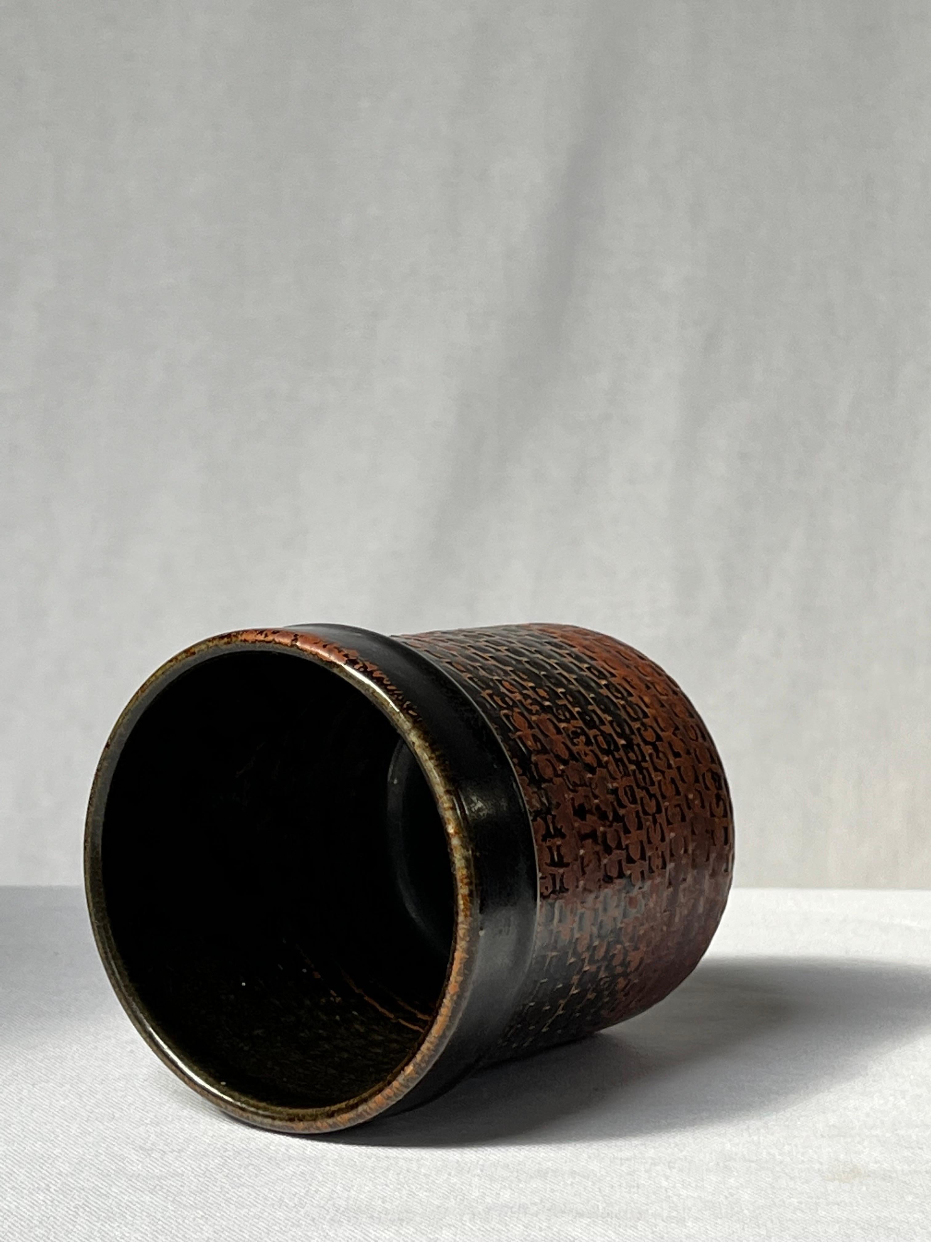 Stig Lindberg, einzigartige Vase in schwarzer Glasur, Tenmoku, hergestellt von Hand, Schweden 1968 (Glasiert) im Angebot