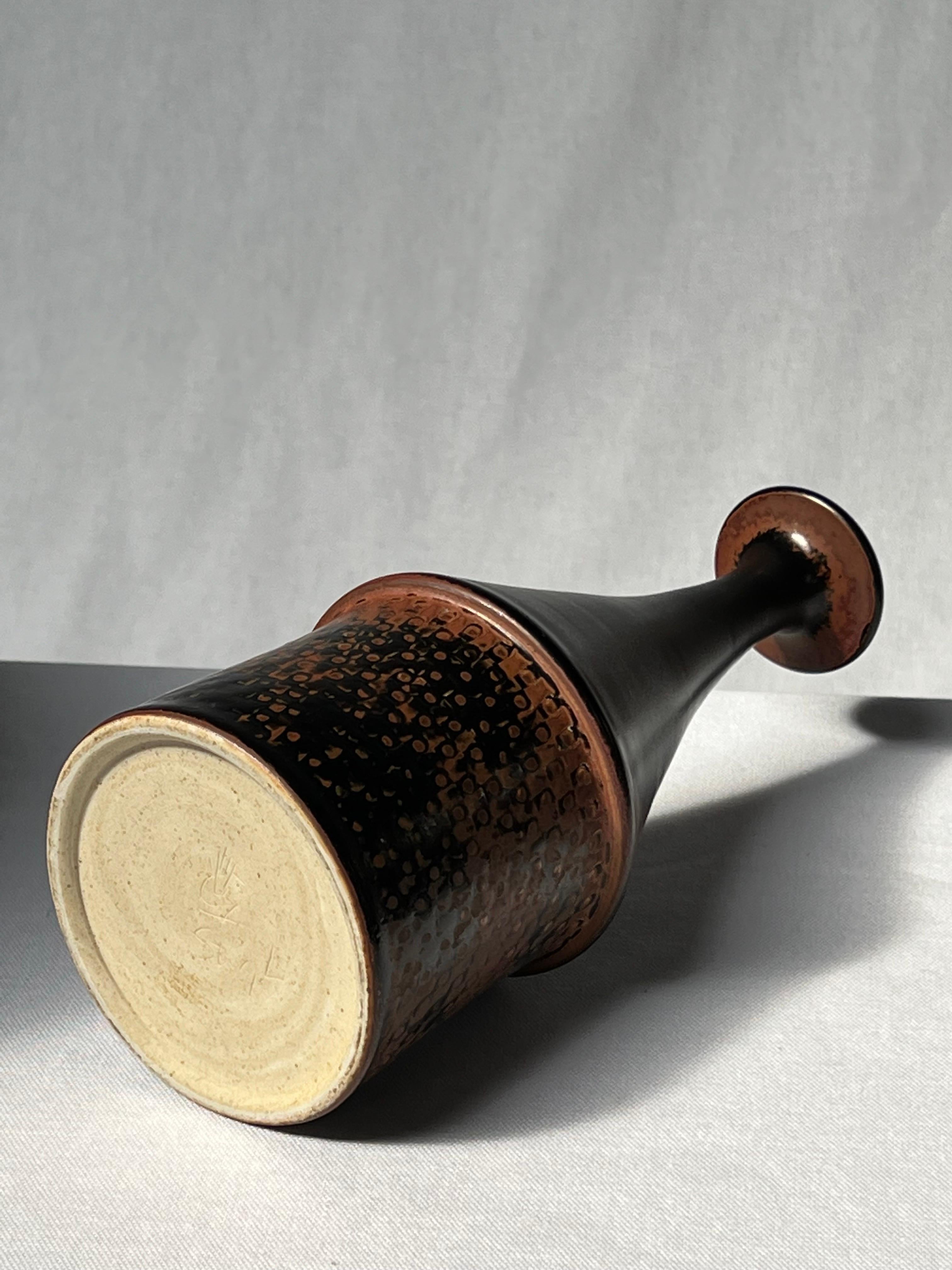 Stig Lindberg, einzigartige Vase in schwarzer Glasur, Tenmoku, hergestellt von Hand, Schweden 1969 (Keramik) im Angebot