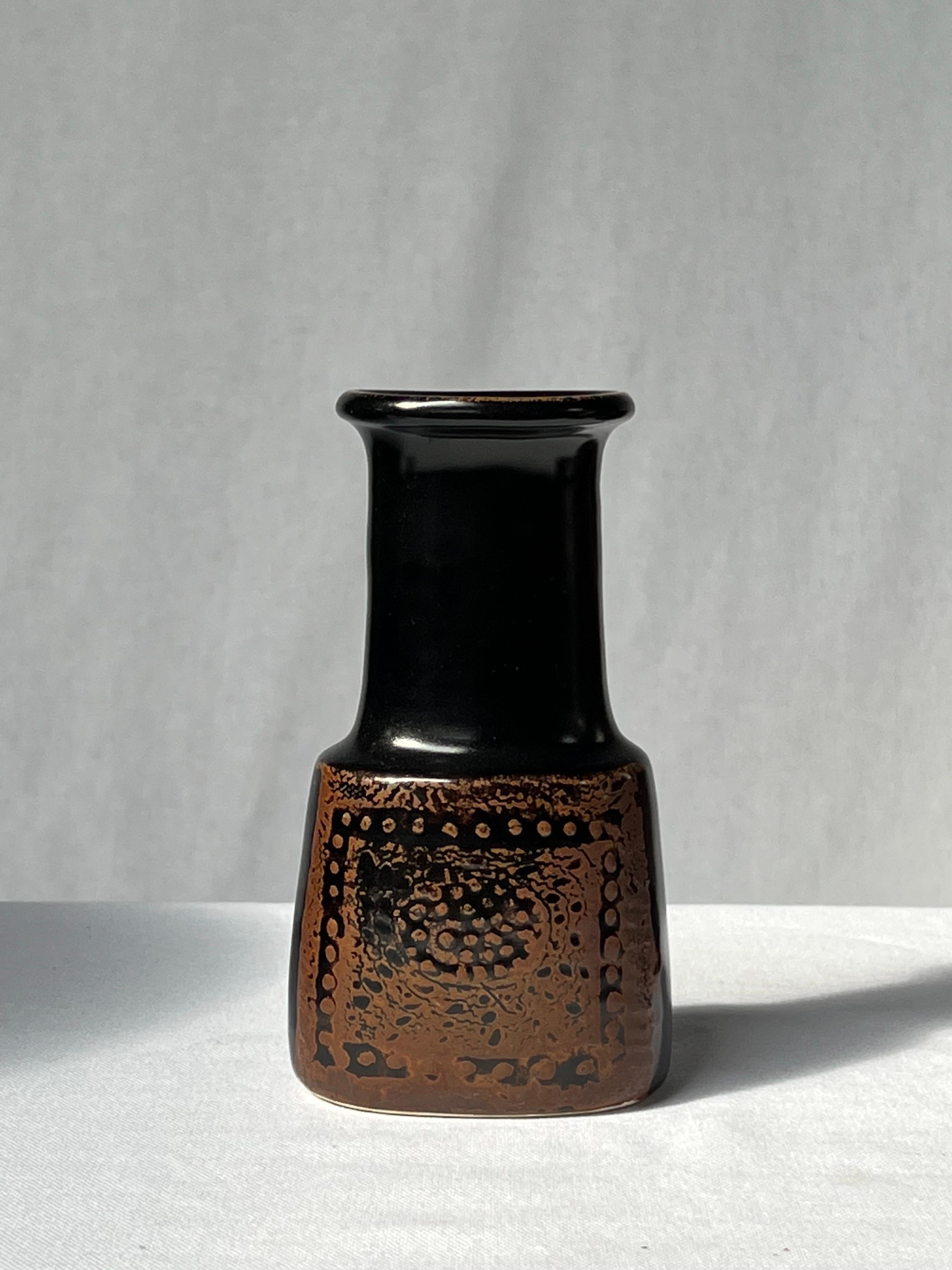 Stig Lindberg, einzigartige Vase in schwarzer Glasur, Tenmoku, hergestellt von Hand, Schweden 1970 (Skandinavische Moderne) im Angebot